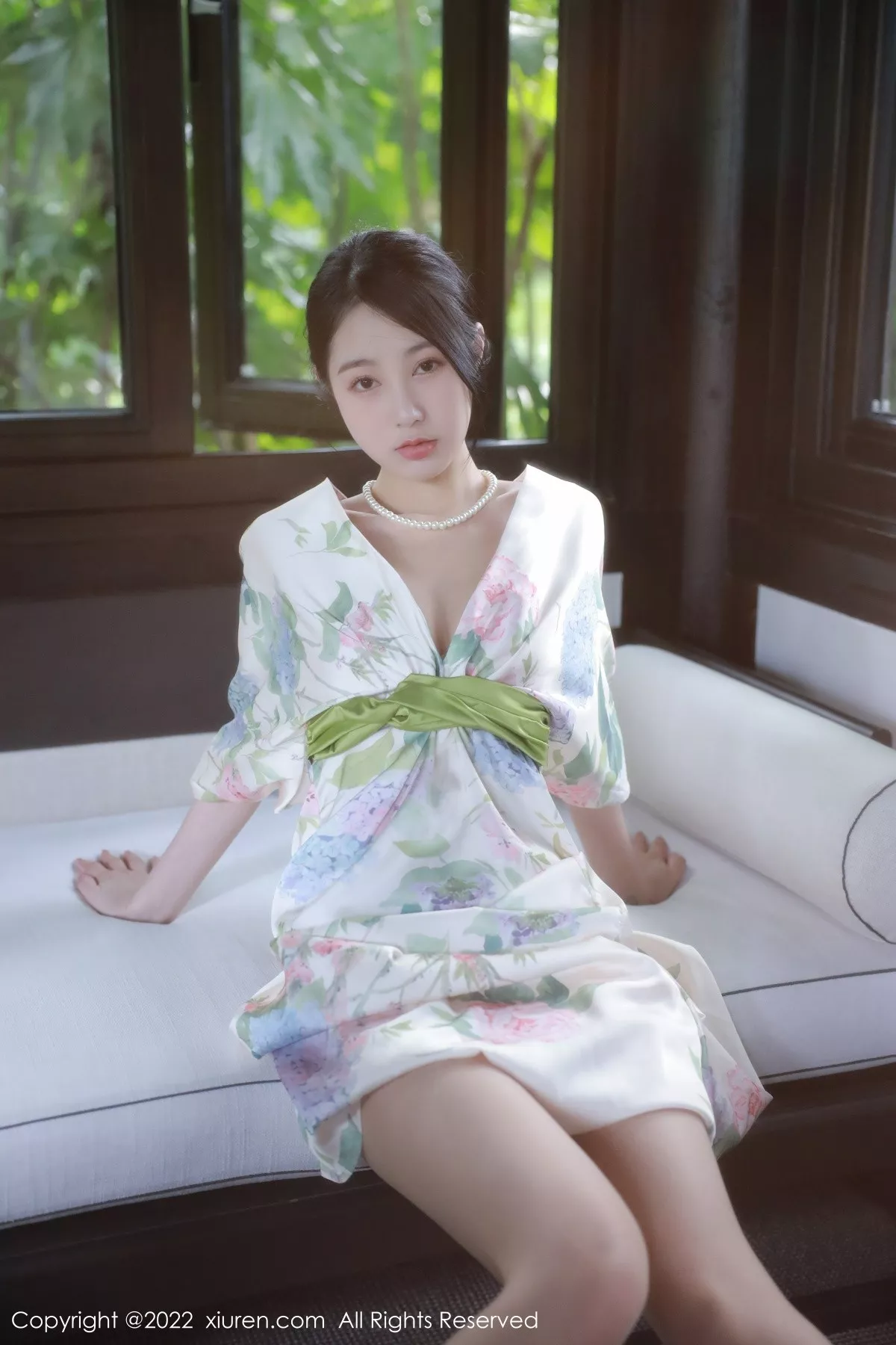 秀人集.com_[XiuRen秀人网]No.5514_模特谢晚晚性感白色带花纹长裙配原色丝袜秀完美身材诱惑写真111P