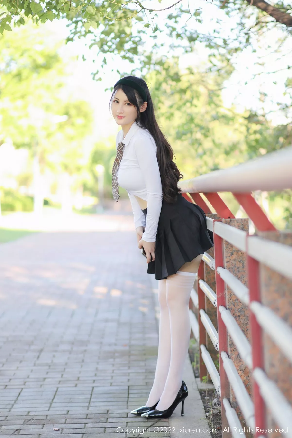 秀人集.com_[XiuRen秀人网]No.5512_模特诗诗kiki白色短T配黑短裙半脱露性感白色内衣丰满诱惑写真58P