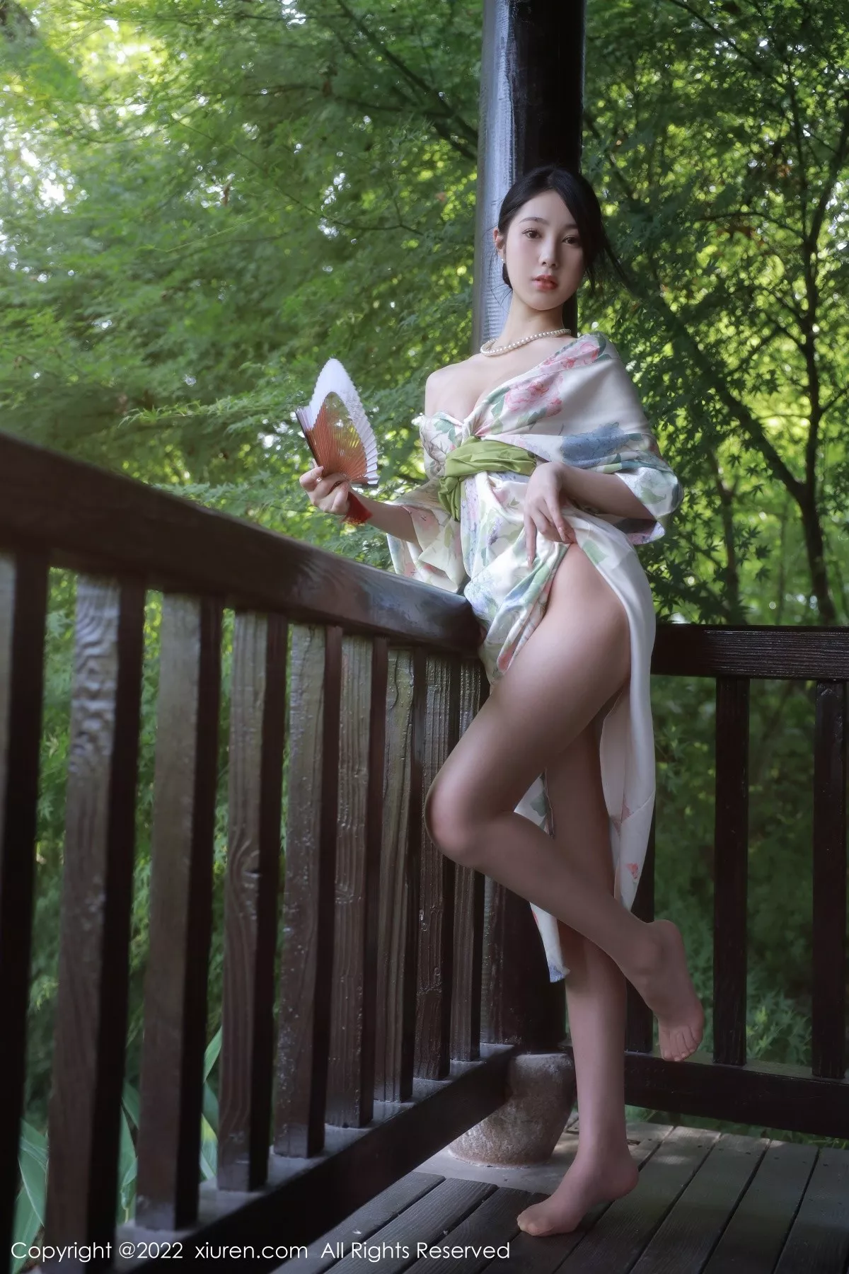 秀人集.com_[XiuRen秀人网]No.5514_模特谢晚晚性感白色带花纹长裙配原色丝袜秀完美身材诱惑写真111P