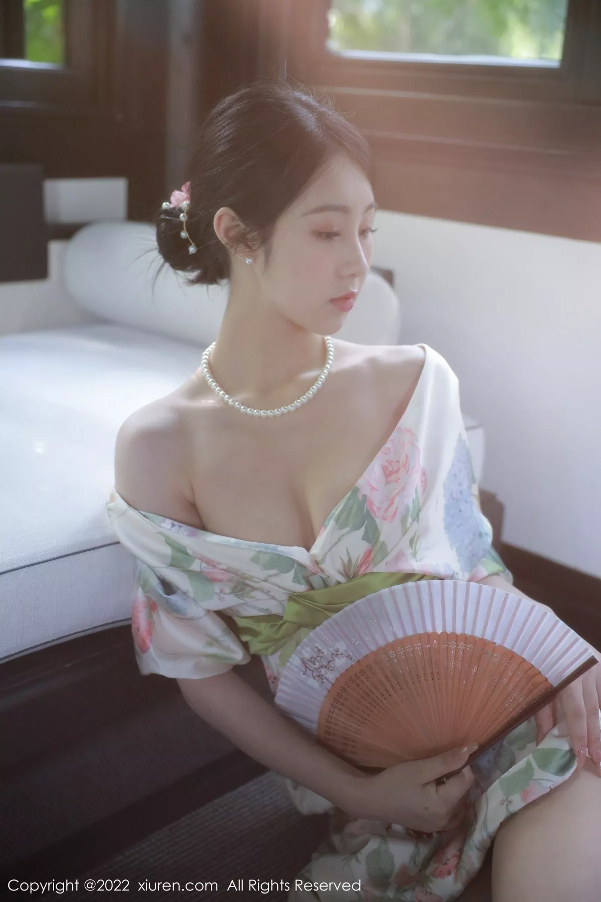 秀人集.com_[XiuRen秀人网]No.5514_模特谢晚晚性感白色带花纹长裙配原色丝袜秀完美身材诱惑写真111P