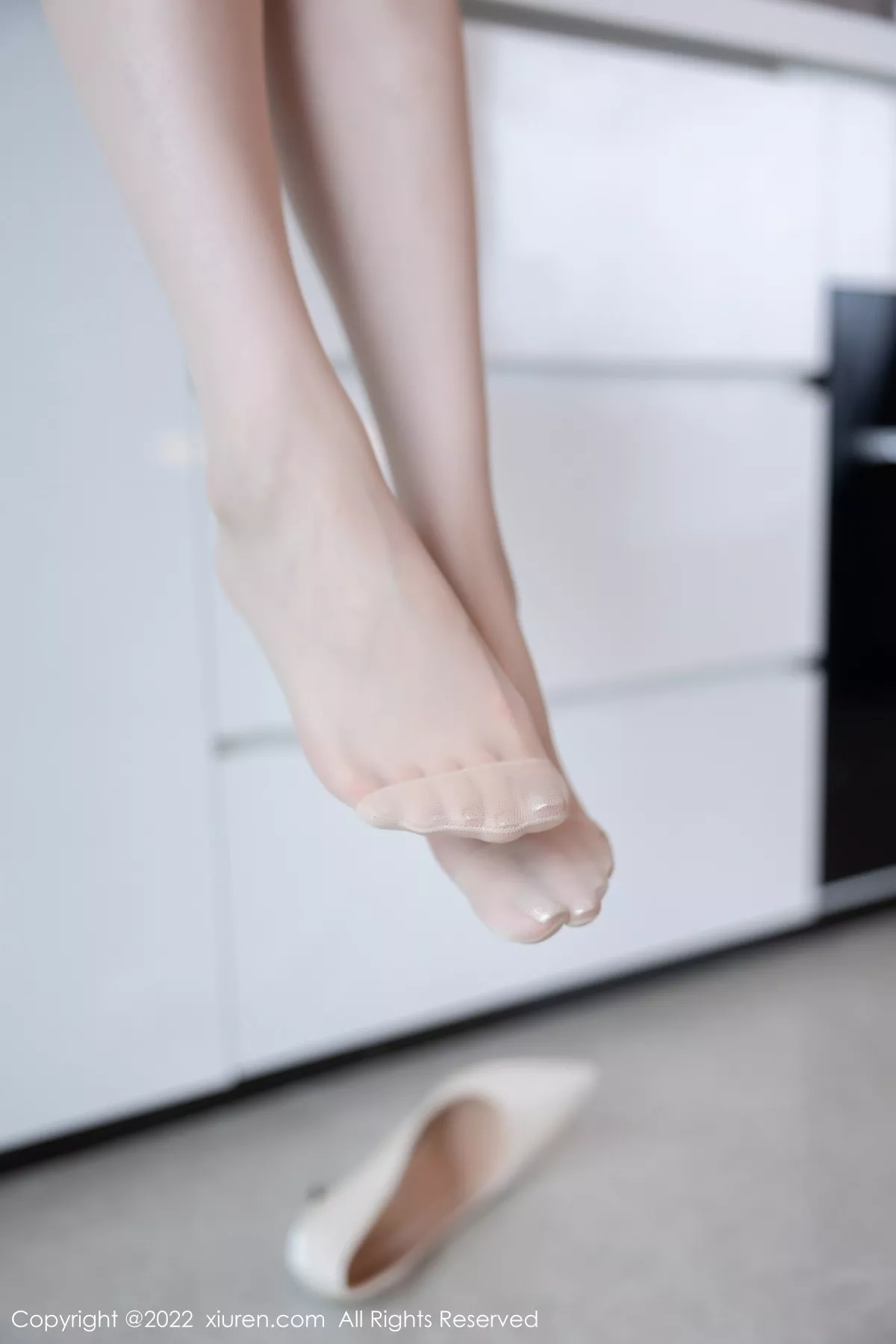 秀人集.com_[XiuRen秀人网]No.5523_模特梦心玥佛山心愿旅拍性感淡蓝色高开服配原色丝袜诱惑写真87P