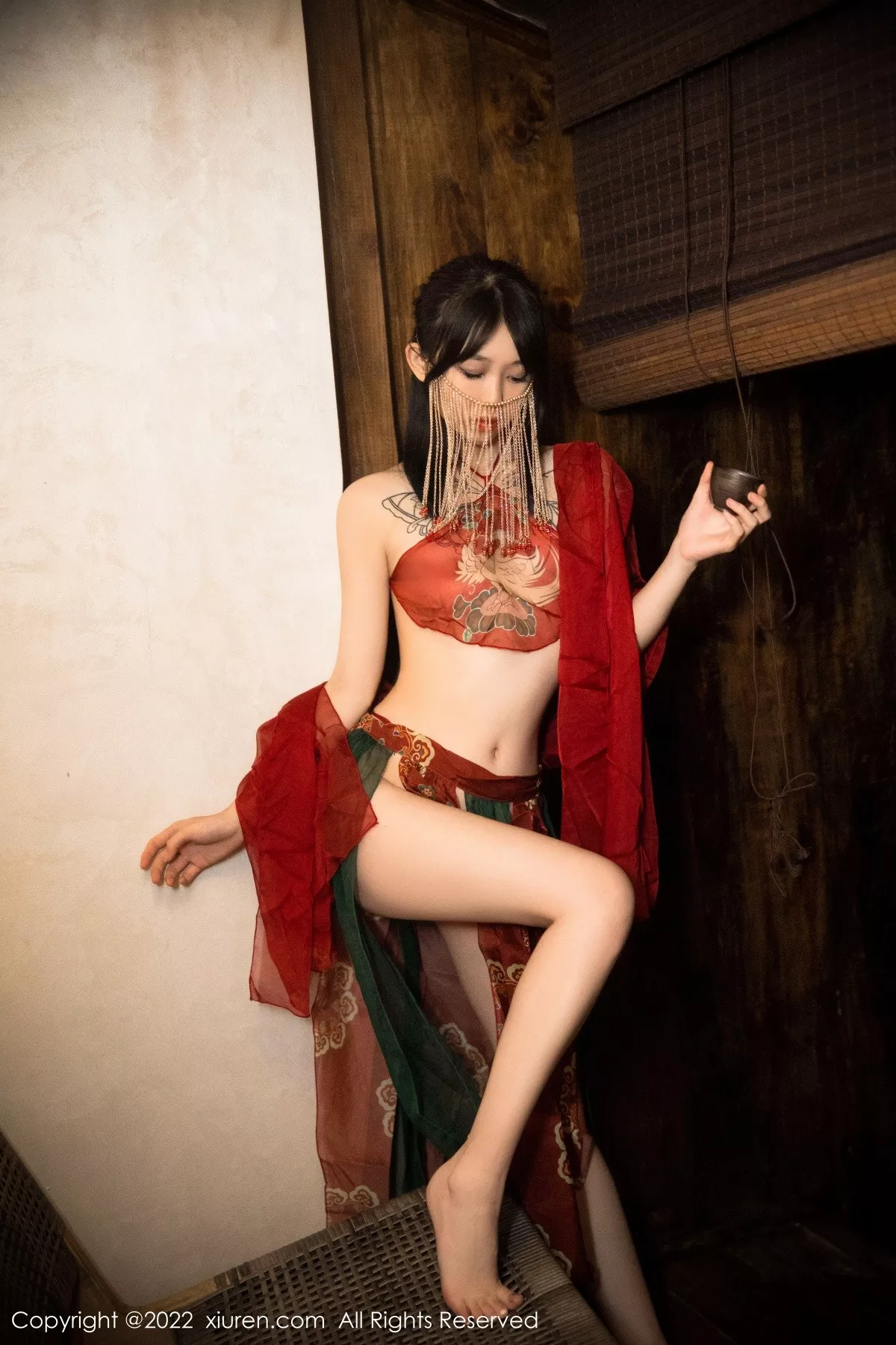 秀人集.com_[XiuRen秀人网]No.5527_模特奶瓶大理旅拍私房性感红色轻透古装服秀完美身材诱惑写真78P
