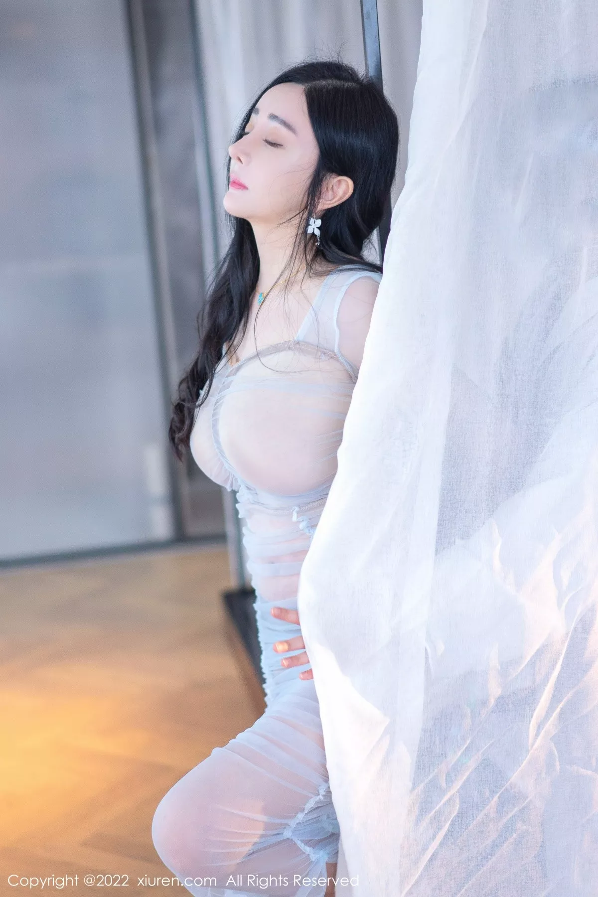 秀人集.com_[XiuRen秀人网]No.5526_模特允爾成都旅拍情节拍摄浅色轻透连衣裙秀丰满身材诱惑写真60P