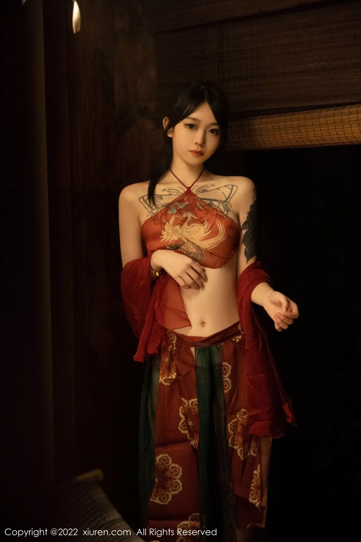 秀人集.com_[XiuRen秀人网]No.5527_模特奶瓶大理旅拍私房性感红色轻透古装服秀完美身材诱惑写真78P