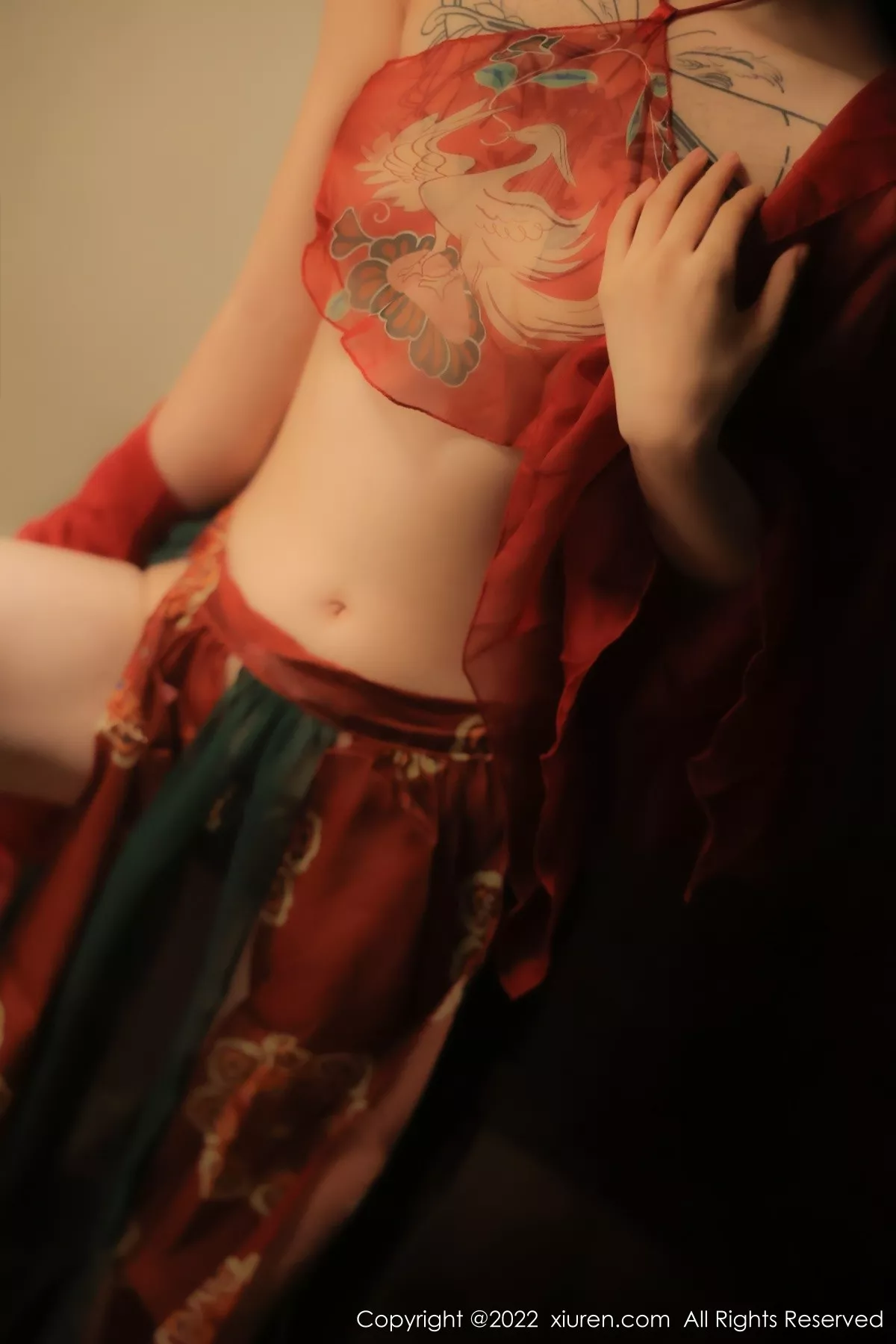 秀人集.com_[XiuRen秀人网]No.5527_模特奶瓶大理旅拍私房性感红色轻透古装服秀完美身材诱惑写真78P