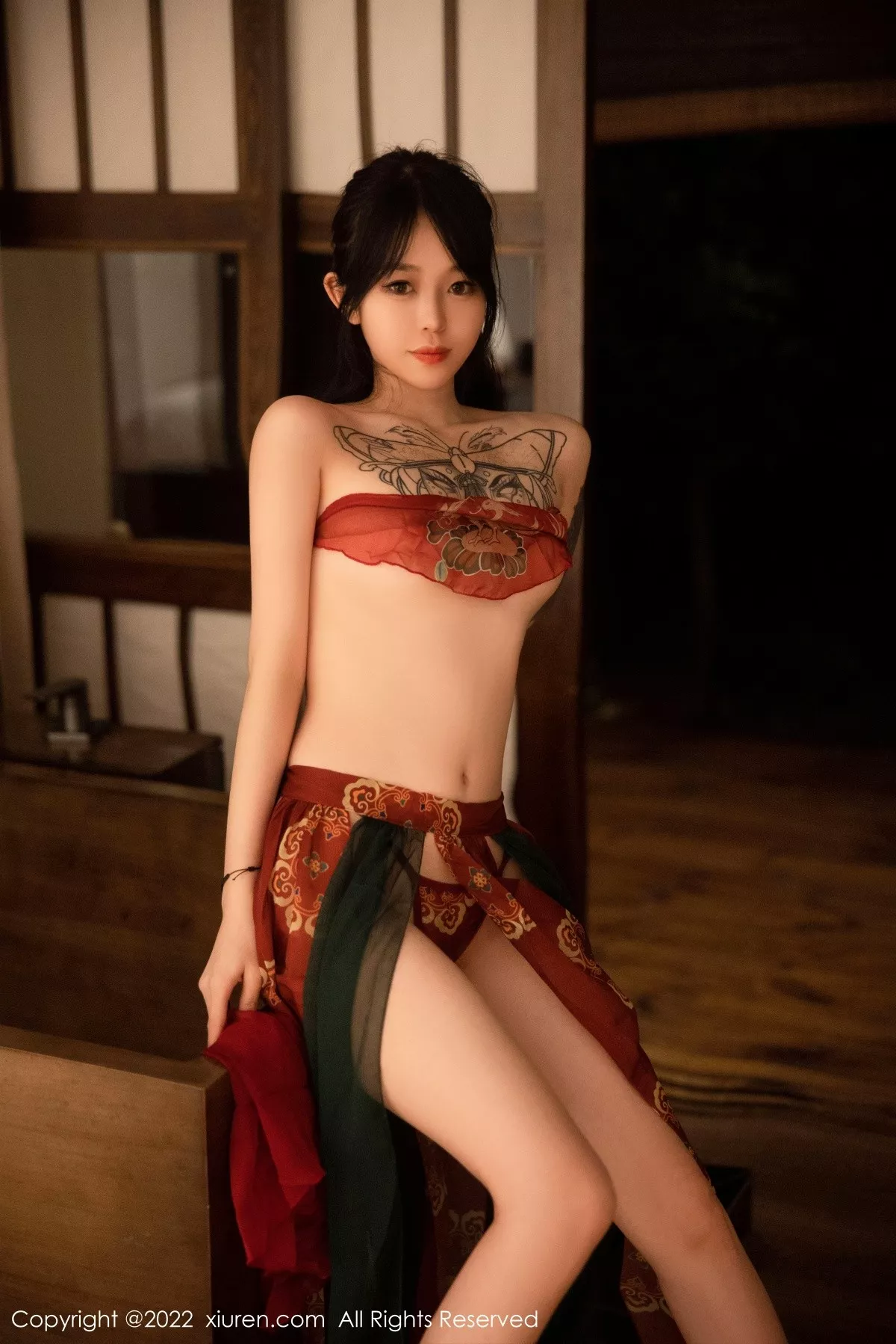 秀人集.com_[XiuRen秀人网]No.5527_模特奶瓶大理旅拍私房性感红色轻透古装服秀完美身材诱惑写真78P