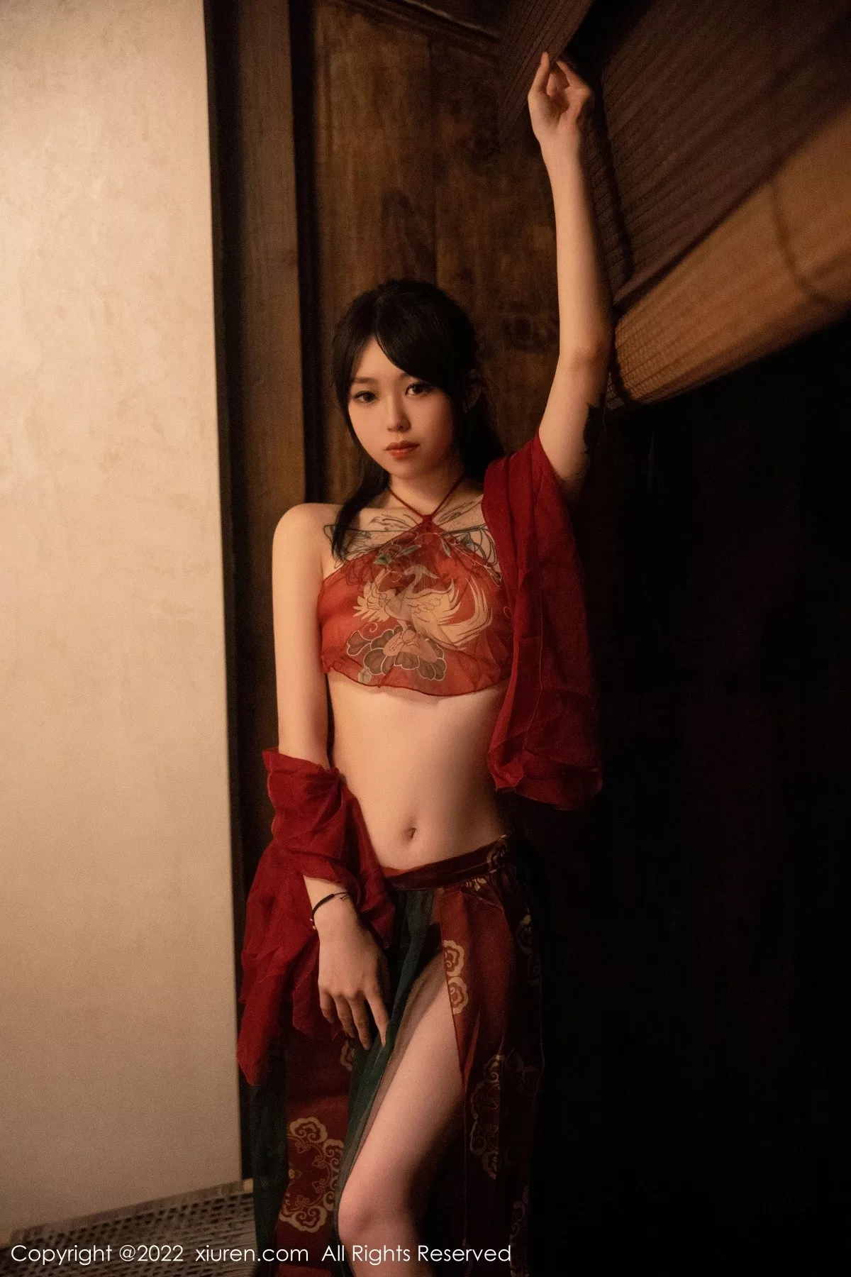 秀人集.com_[XiuRen秀人网]No.5527_模特奶瓶大理旅拍私房性感红色轻透古装服秀完美身材诱惑写真78P