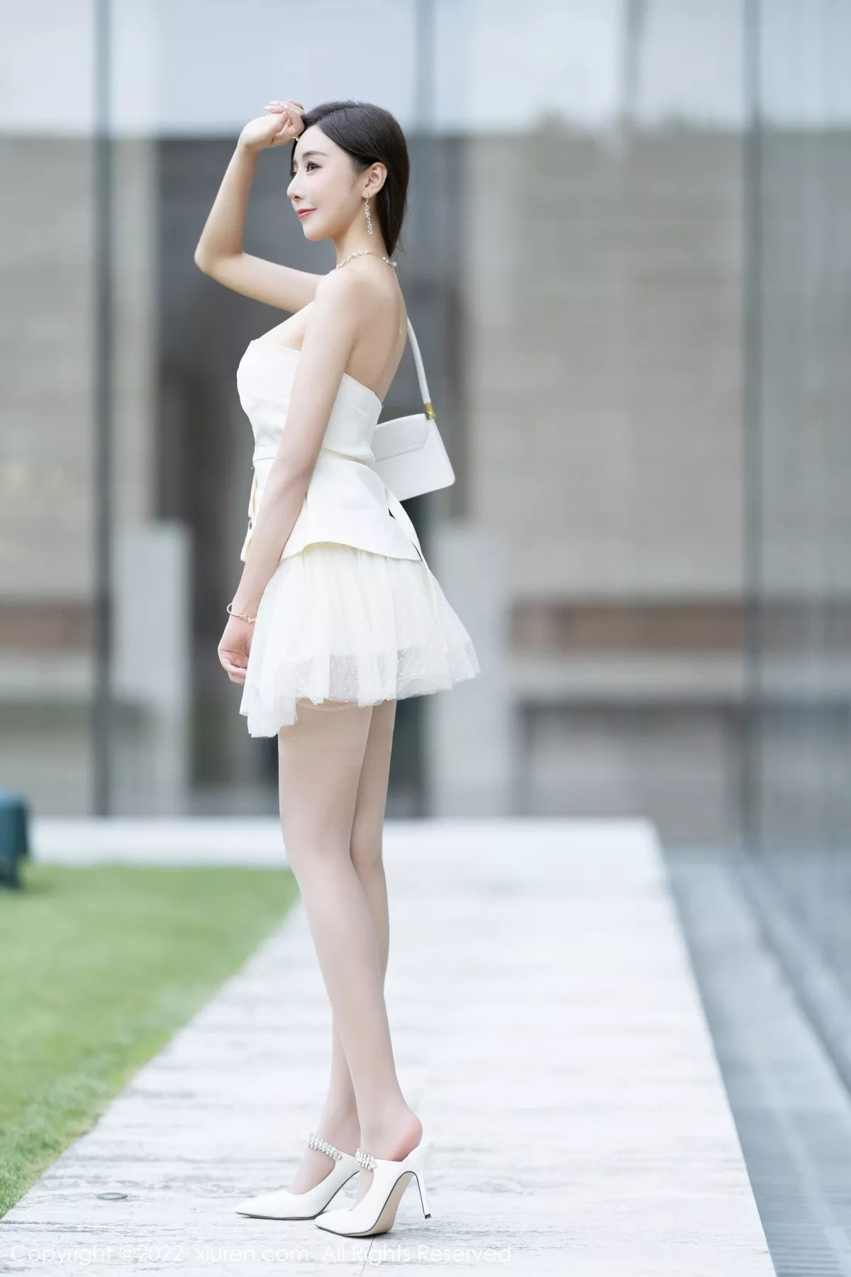 秀人集.com_[XiuRen秀人网]No.5539_女神王馨瑶yanni白色露肩服饰+珍珠色睡裙配蕾丝吊袜诱惑写真78P