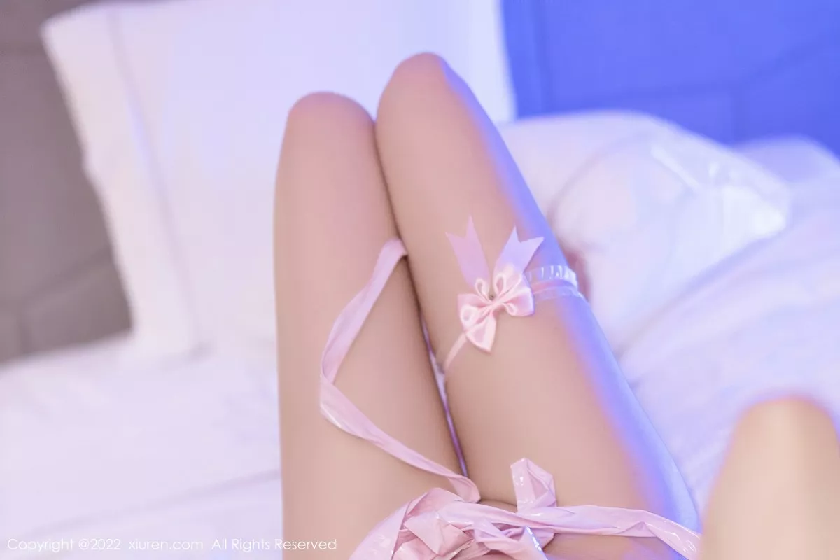 秀人集.com_[XiuRen秀人网]No.5535_女神王雨纯万宁旅拍私房床上粉色胶带裹身秀火辣身材诱惑写真58P