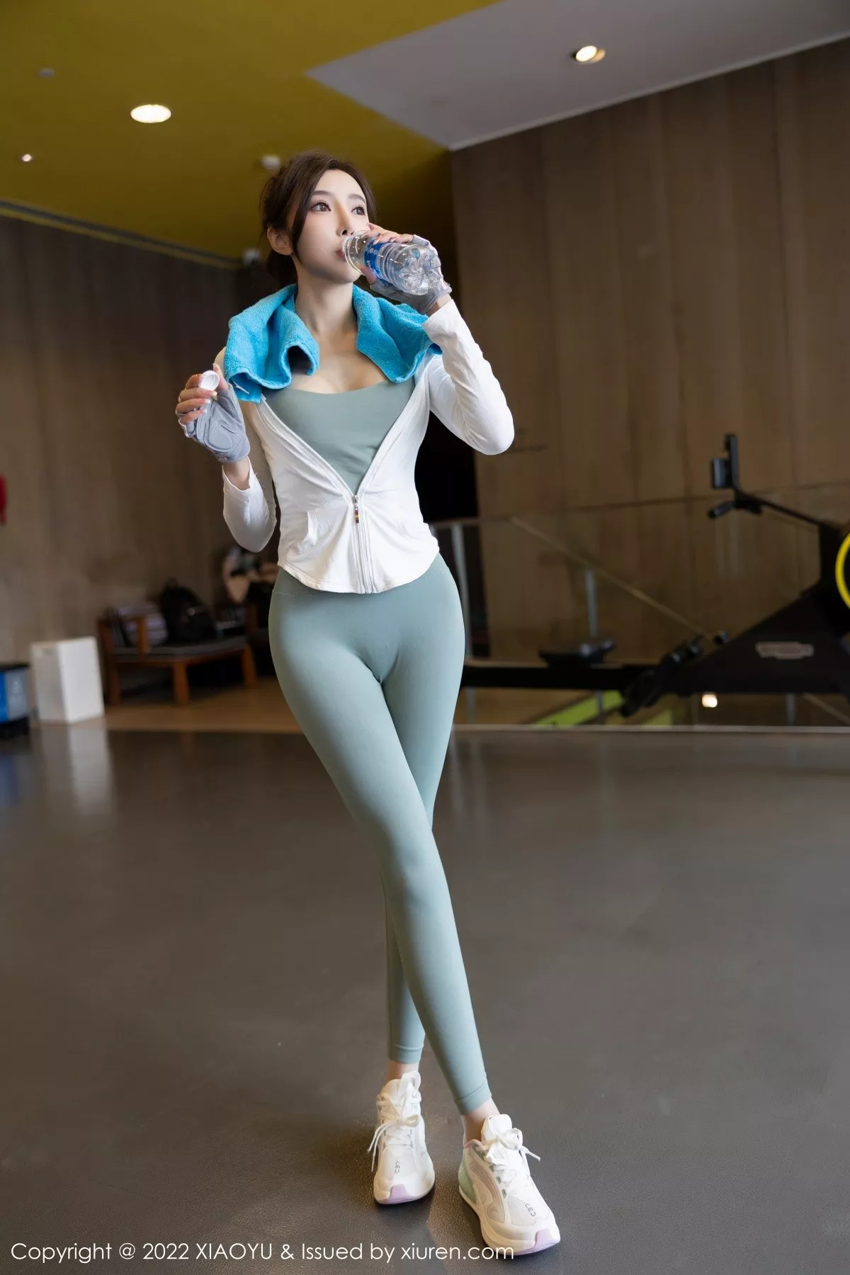 秀人集.com_[XiaoYu画语界]Vol.857_女神王馨瑶yanni健身所场绿灰色运动服半脱秀完美身材诱惑写真85P