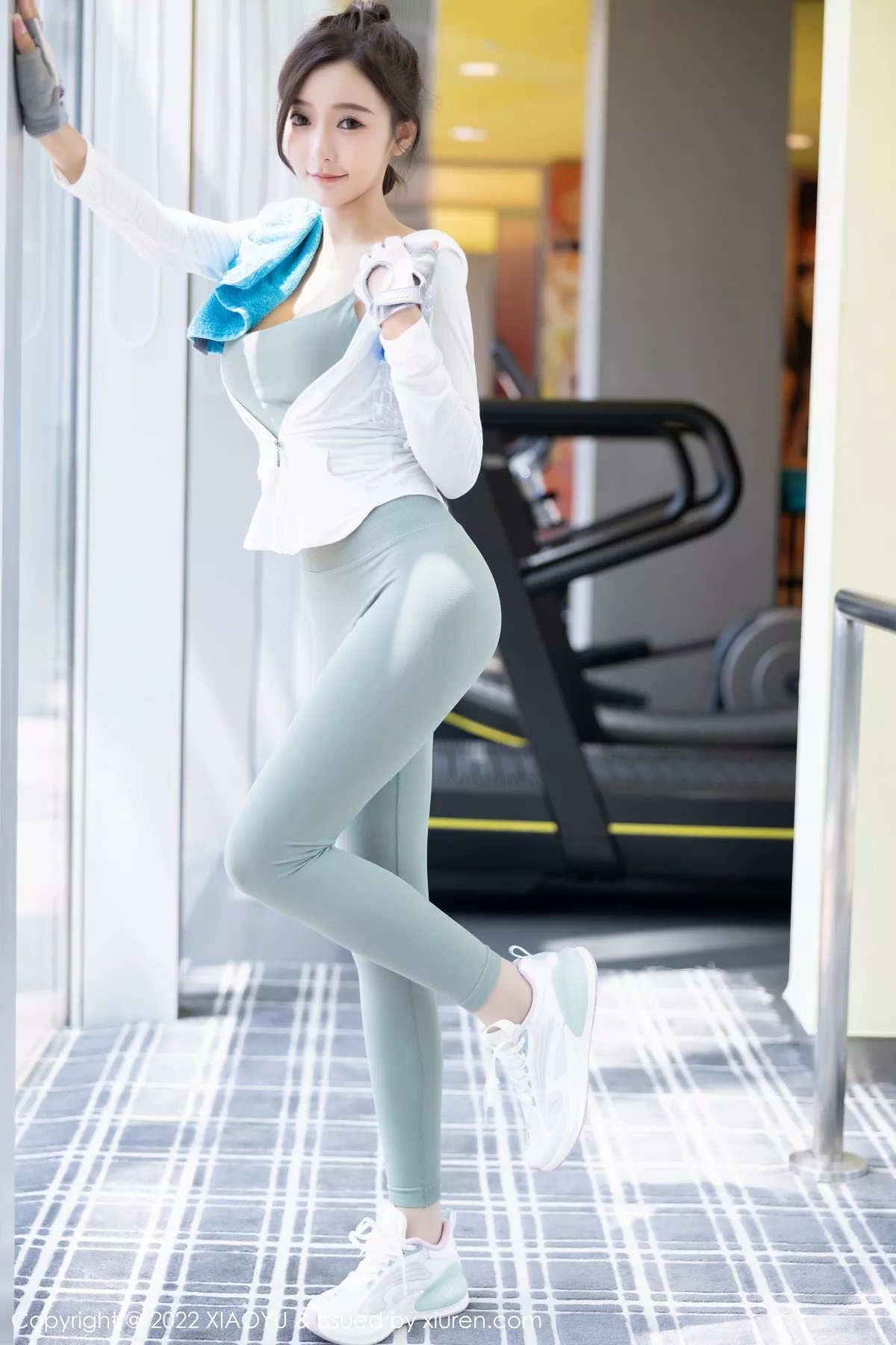 秀人集.com_[XiaoYu画语界]Vol.857_女神王馨瑶yanni健身所场绿灰色运动服半脱秀完美身材诱惑写真85P