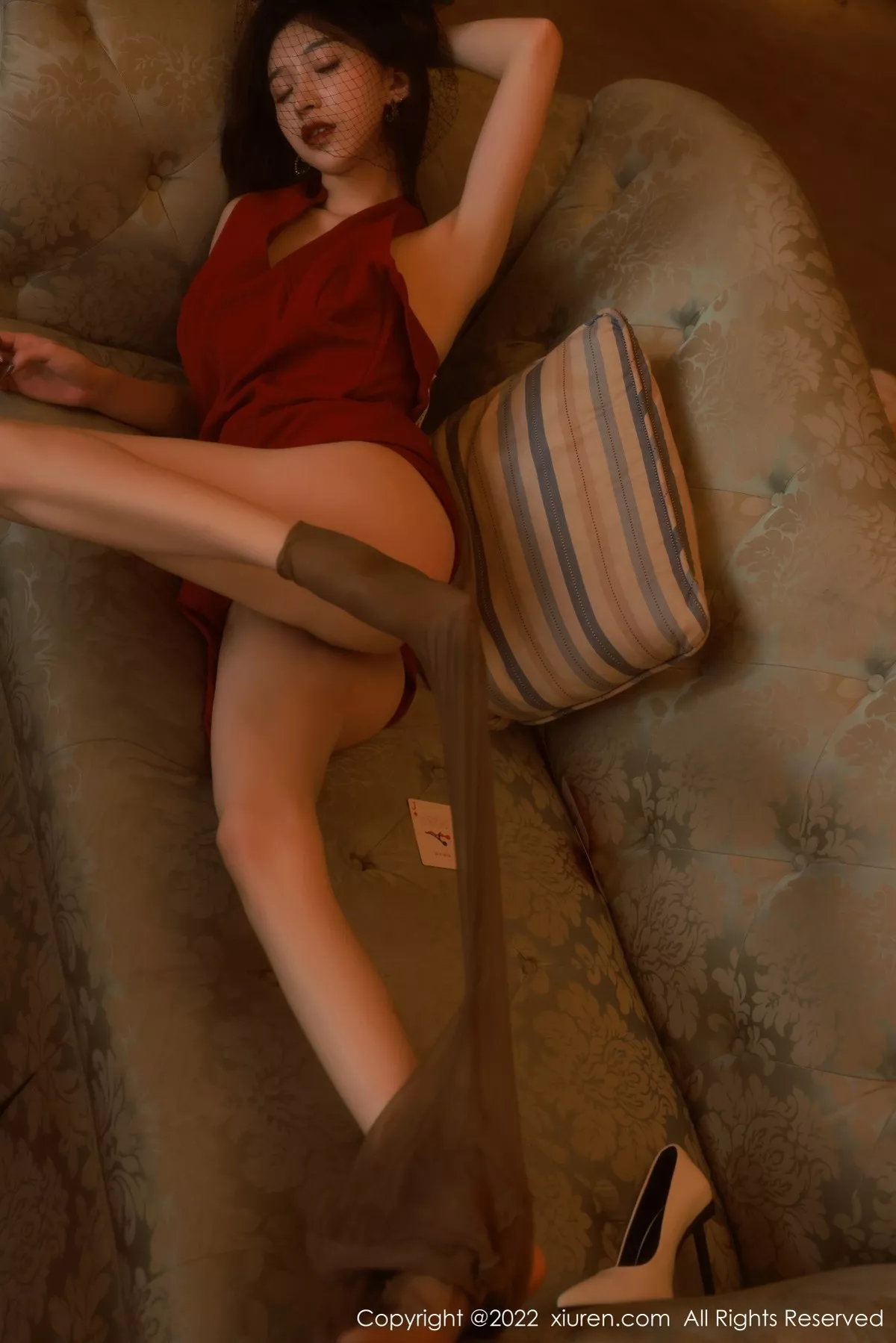 秀人集.com_[XiuRen秀人网]No.5542_模特hebe韩心雨澳门旅拍性感红色长裙配超薄黑丝迷人诱惑写真56P