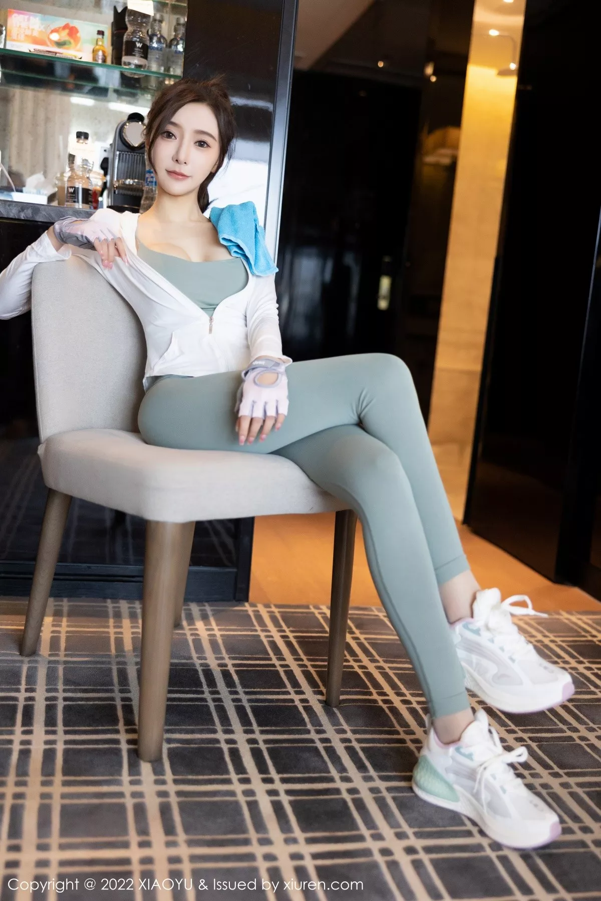 秀人集.com_[XiaoYu画语界]Vol.857_女神王馨瑶yanni健身所场绿灰色运动服半脱秀完美身材诱惑写真85P