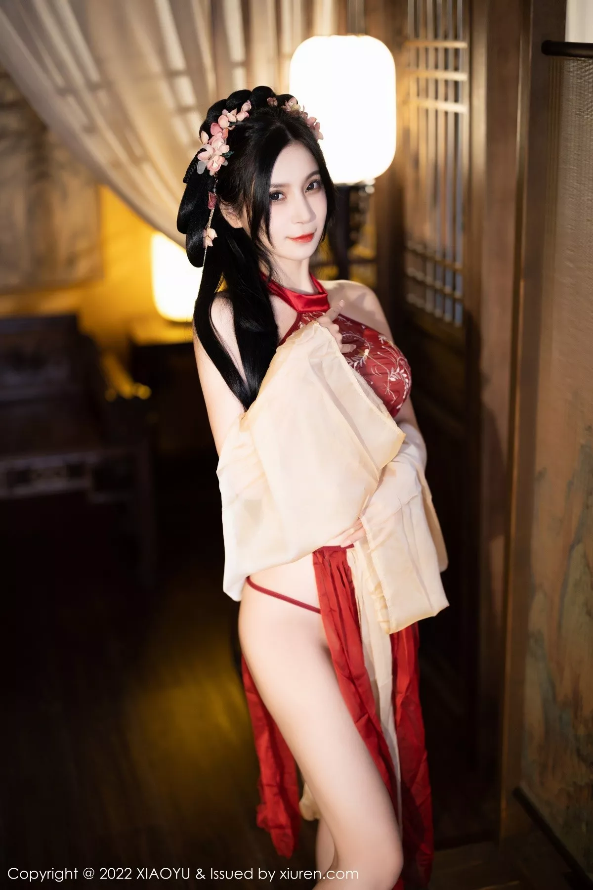 秀人集.com_[XiaoYu画语界]Vol.858_模特小蛮妖Yummy杭州旅拍红色丝绸古装服露白嫩肌肤诱惑写真81P