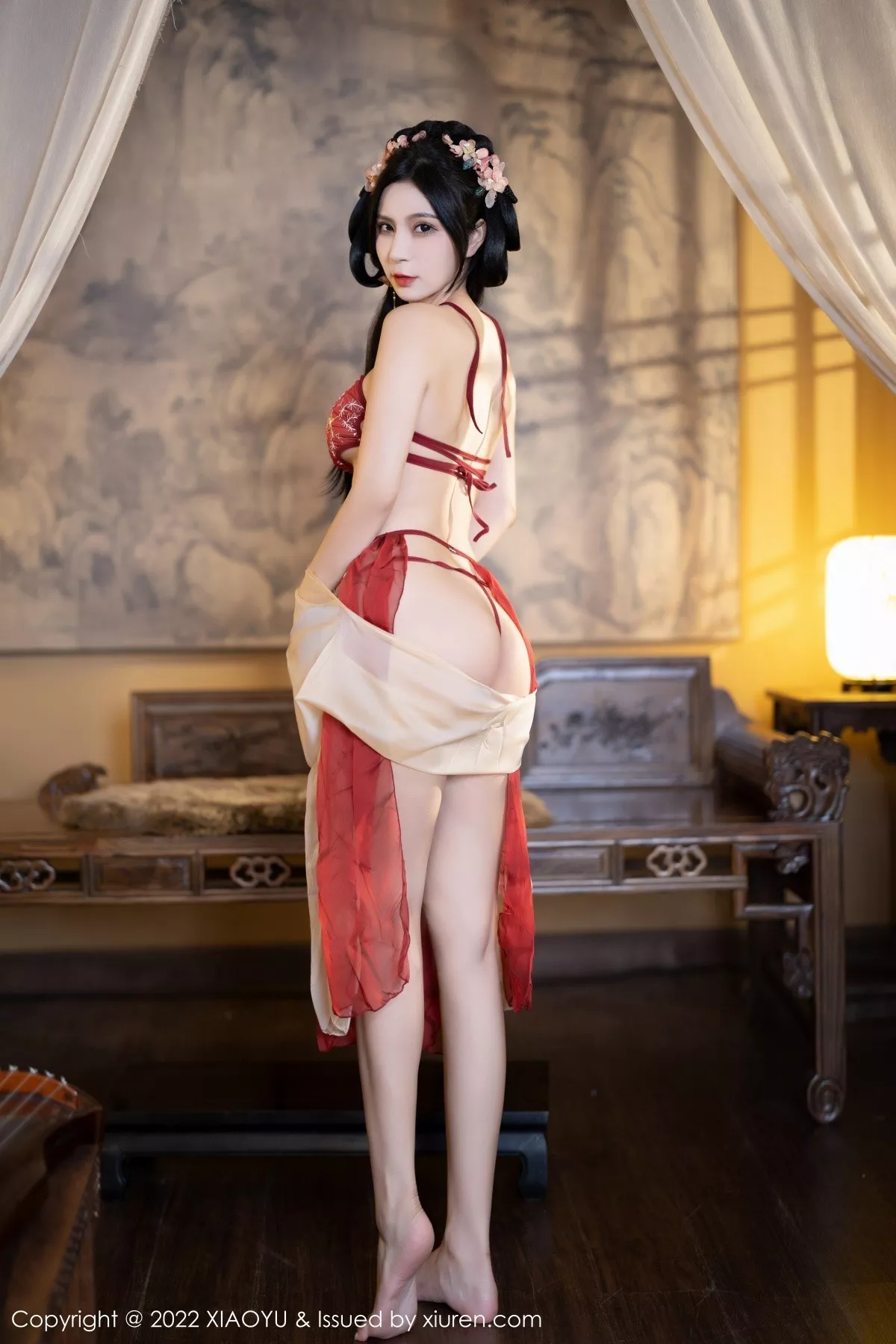 秀人集.com_[XiaoYu画语界]Vol.858_模特小蛮妖Yummy杭州旅拍红色丝绸古装服露白嫩肌肤诱惑写真81P