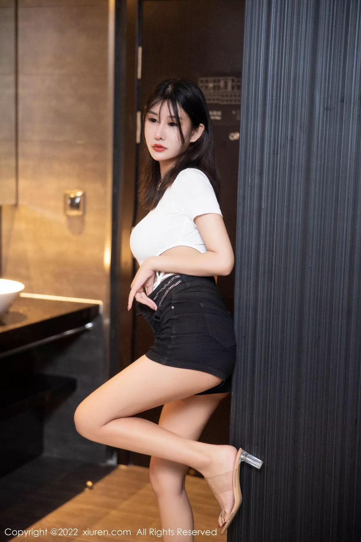 秀人集.com_[XiuRen秀人网]No.5546_模特夏沫沫tifa脱黑色短裤露白色高叉连体衣秀完美身材诱惑写真76P