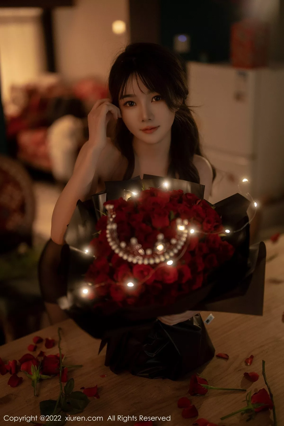 秀人集.com_[XiuRen秀人网]No.5552_模特婠婠么私房性感黑色露肩连衣裙配超薄黑丝秀曼妙身材写真74P