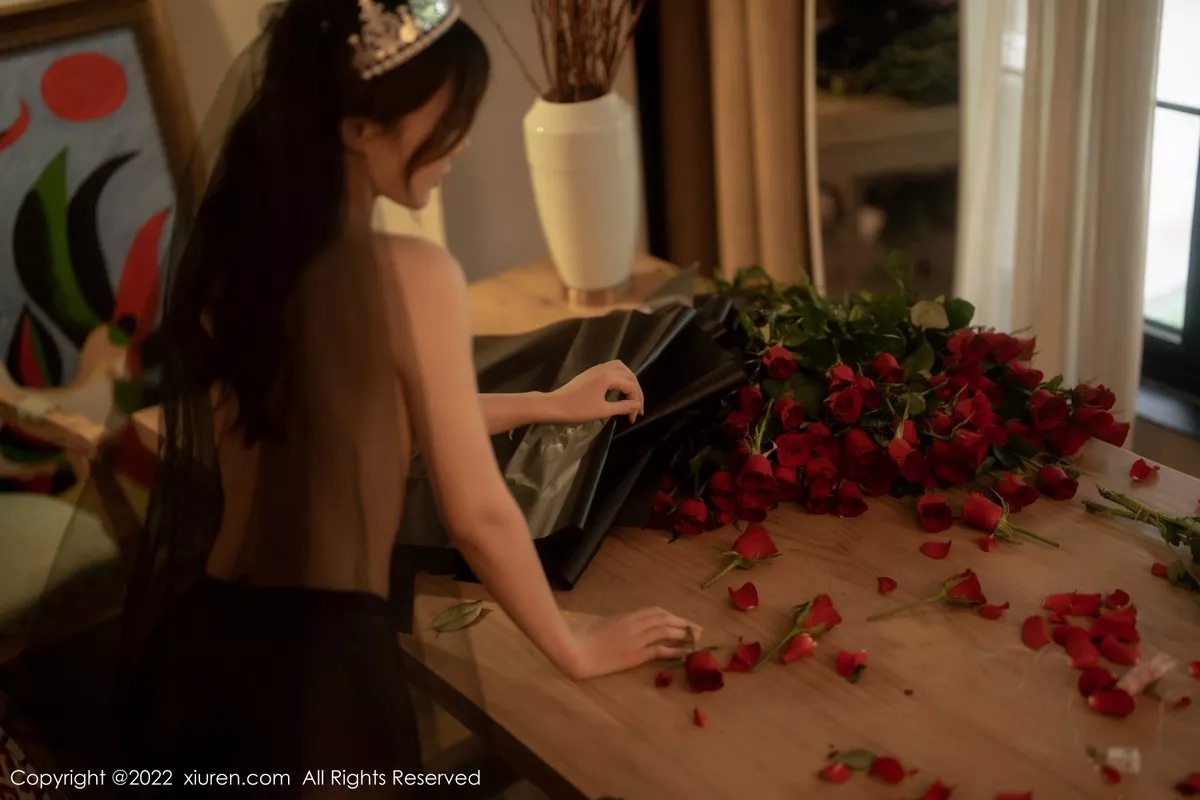 秀人集.com_[XiuRen秀人网]No.5552_模特婠婠么私房性感黑色露肩连衣裙配超薄黑丝秀曼妙身材写真74P