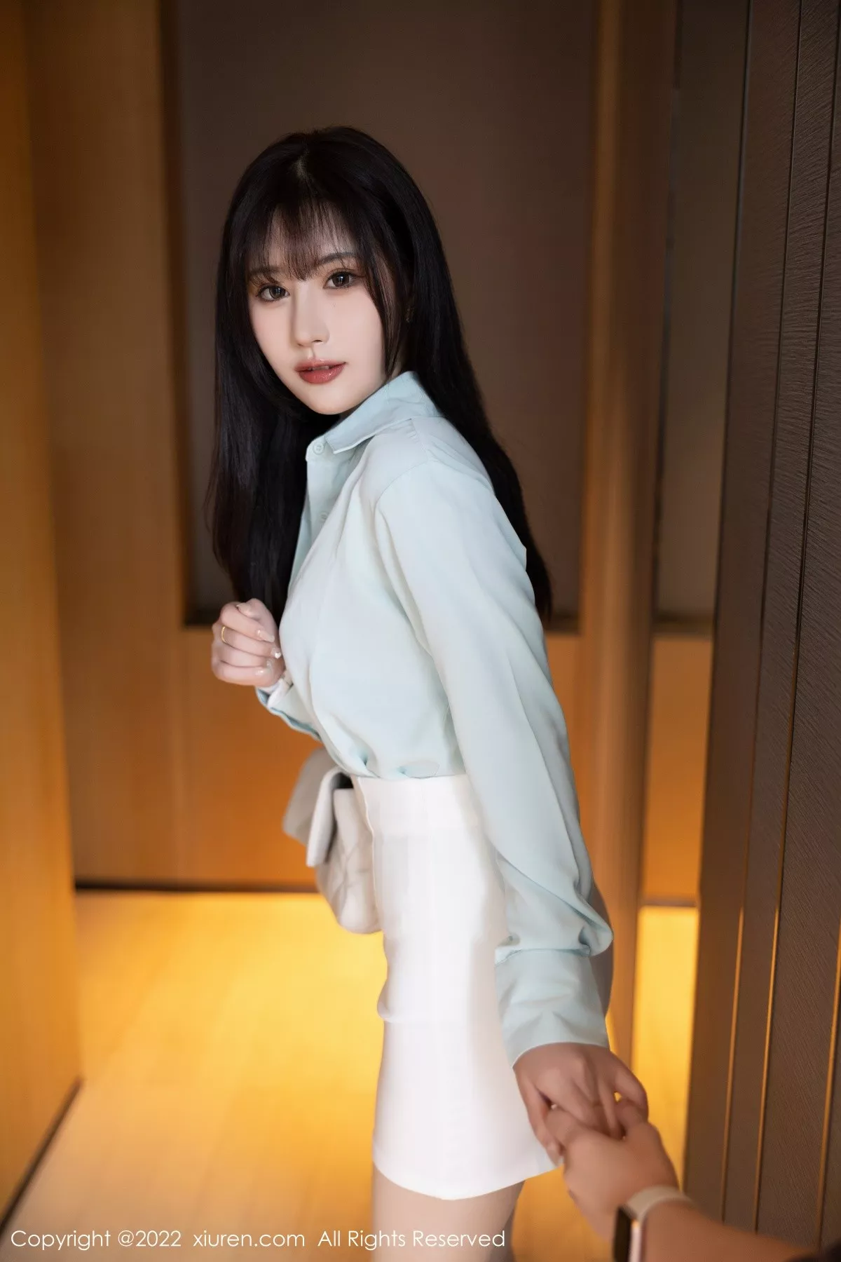 秀人集.com_[XiuRen秀人网]No.5555_模特张欣欣淡蓝色上衣配白短裙露性感内衣配原色丝袜诱惑写真80P