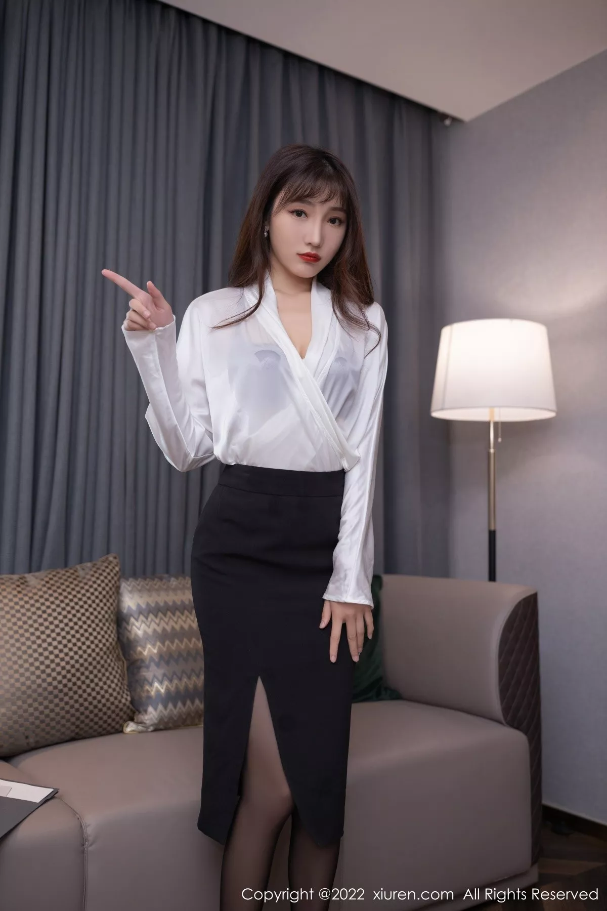 秀人集.com_[XiuRen秀人网]No.5564_模特陆萱萱性感白T配短裙半脱露紫色蕾丝内衣超薄黑丝诱惑写真80P