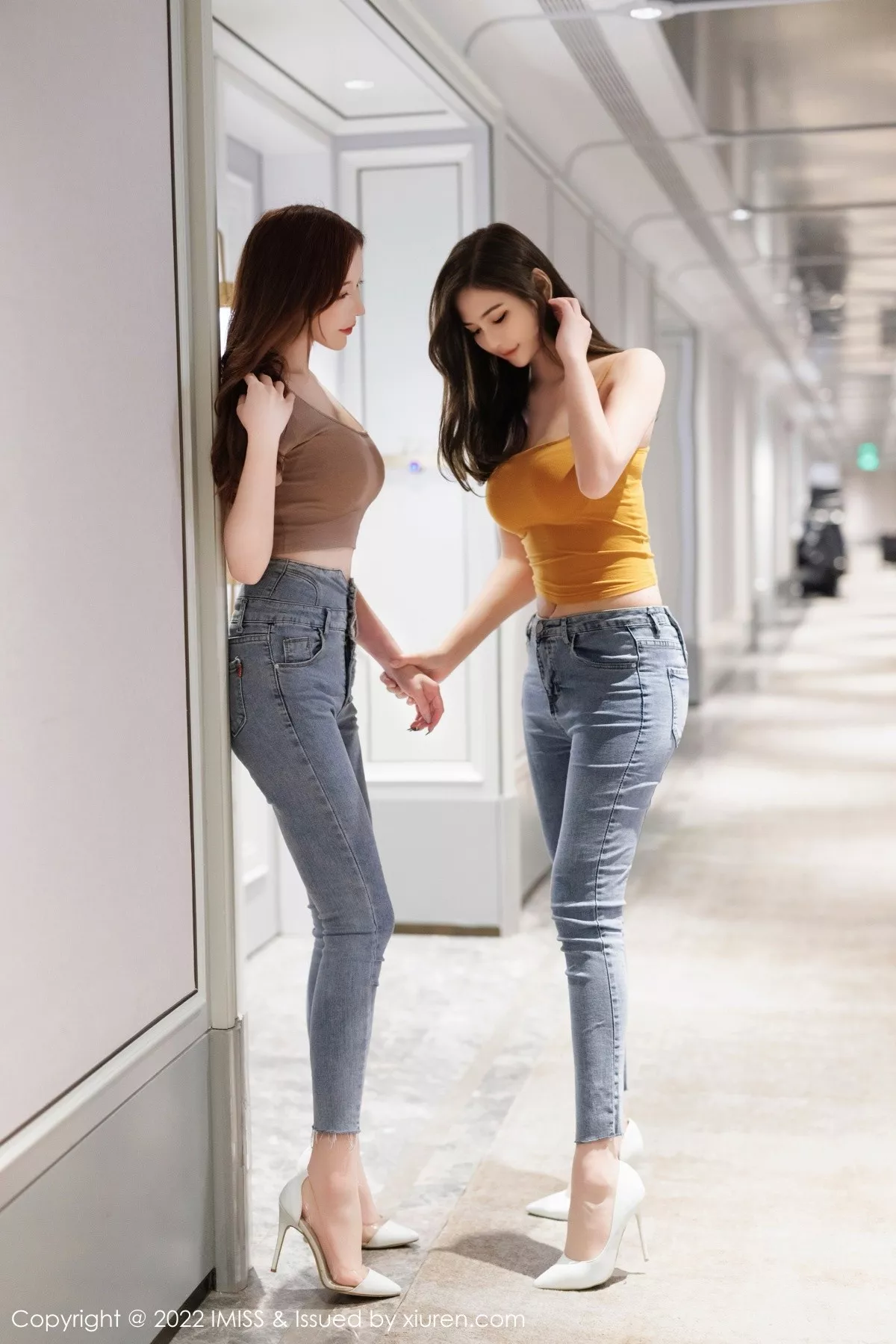 秀人集.com_[IMISS爱蜜社]Vol.697_模特合集女神Lavinia＆LindaLinda脱牛仔裤露性感内衣诱惑写真44P