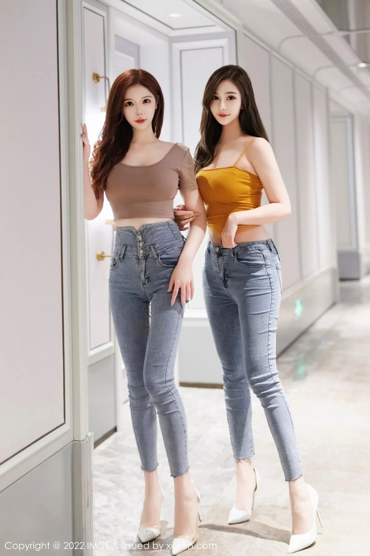 秀人集.com_[IMISS爱蜜社]Vol.697_模特合集女神Lavinia＆LindaLinda脱牛仔裤露性感内衣诱惑写真44P