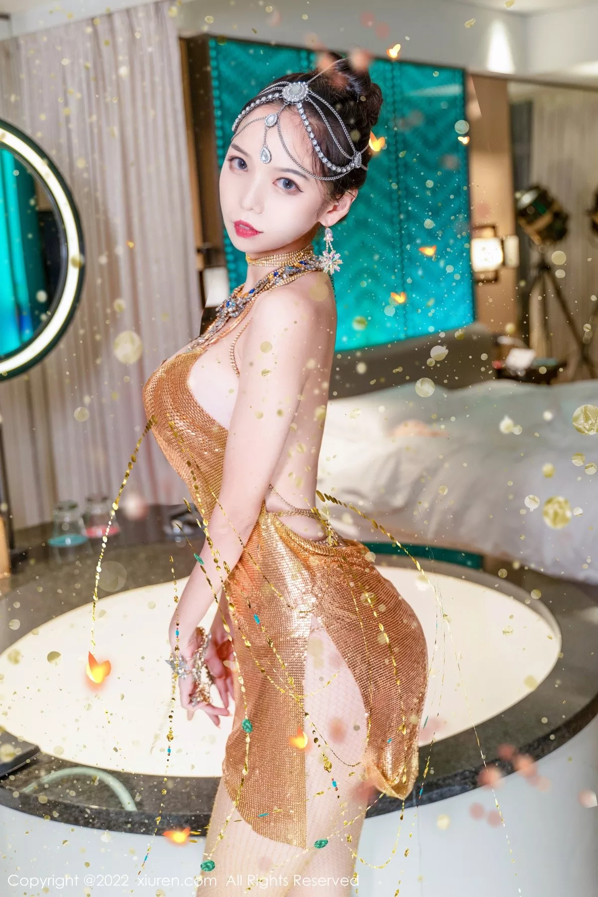 秀人集.com_[XiuRen秀人网]No.5559_模特大美妞儿黄金甲主题性感情趣吊带真空秀豪乳翘臀诱惑写真62P