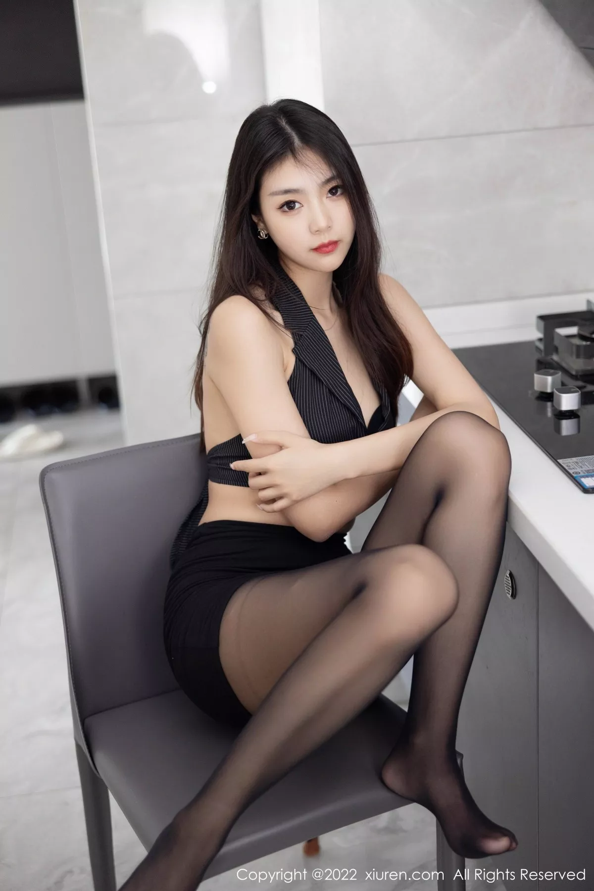 秀人集.com_[XiuRen秀人网]No.5562_模特可乐Vicky私房性感黑色服饰配超薄黑丝秀苗条身材魅惑写真45P