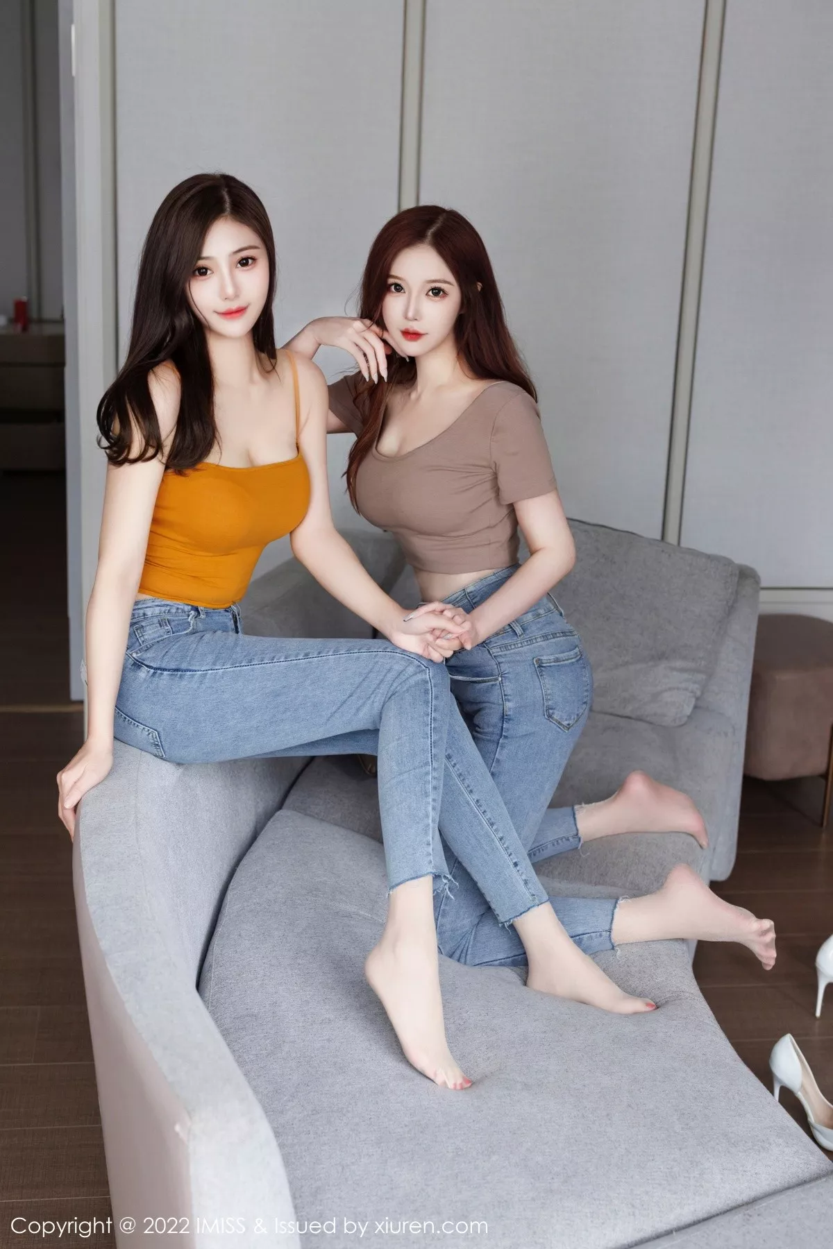 秀人集.com_[IMISS爱蜜社]Vol.697_模特合集女神Lavinia＆LindaLinda脱牛仔裤露性感内衣诱惑写真44P