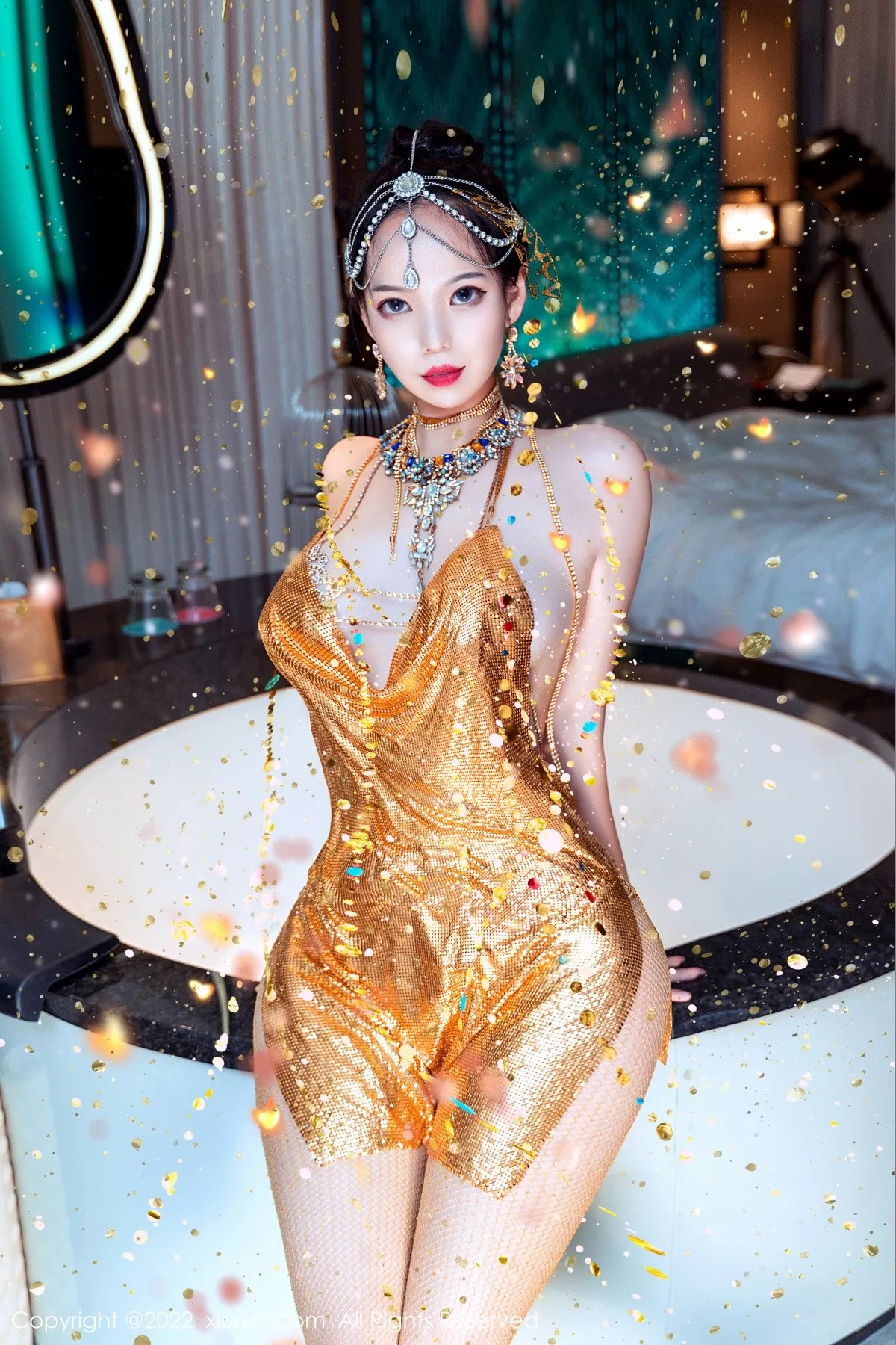 秀人集.com_[XiuRen秀人网]No.5559_模特大美妞儿黄金甲主题性感情趣吊带真空秀豪乳翘臀诱惑写真62P