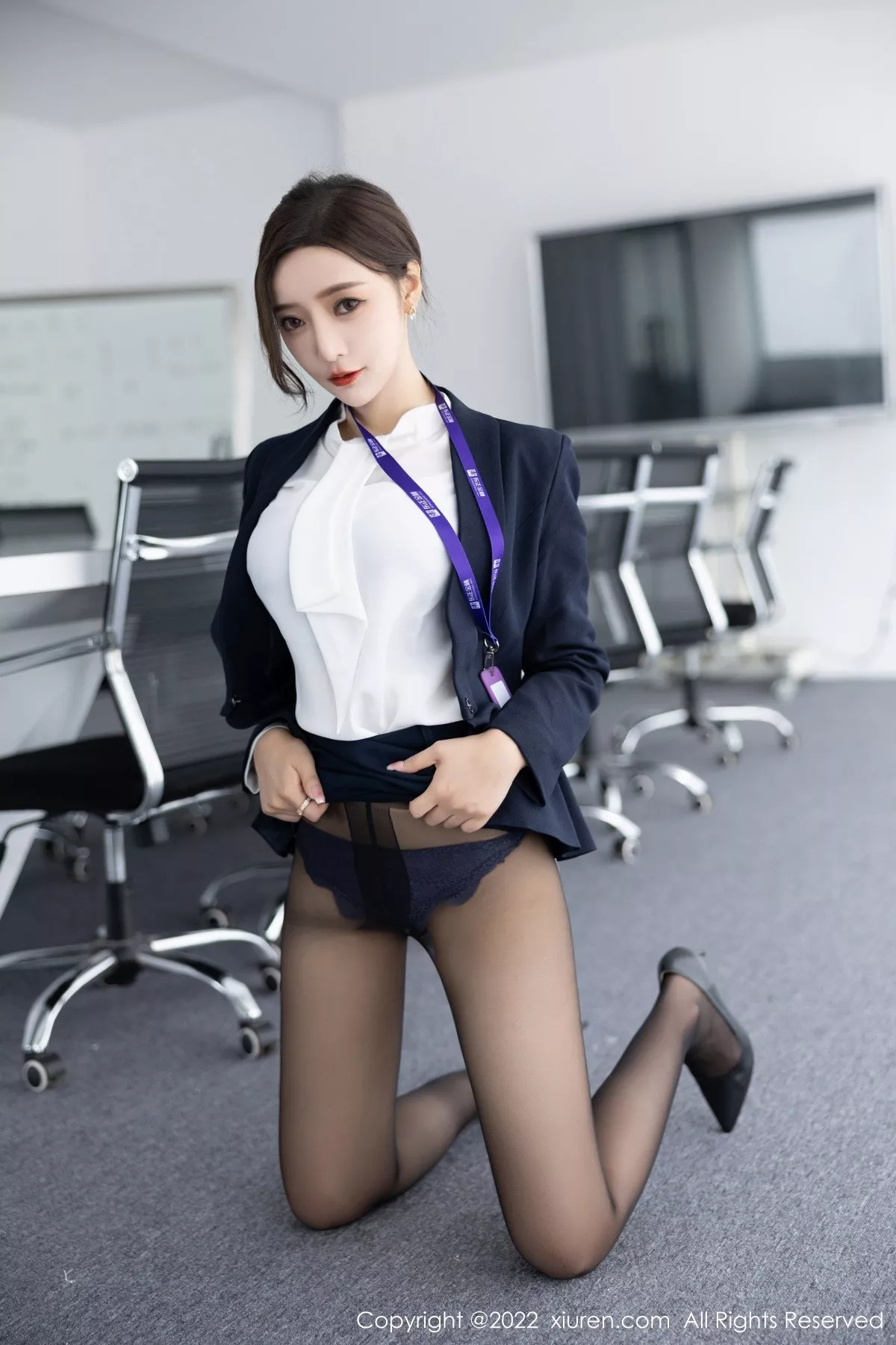 秀人集.com_[XiuRen秀人网]No.5563_女神王馨瑶yanni脱OL职业装露性感灰色内衣配超薄黑丝诱惑写真80P