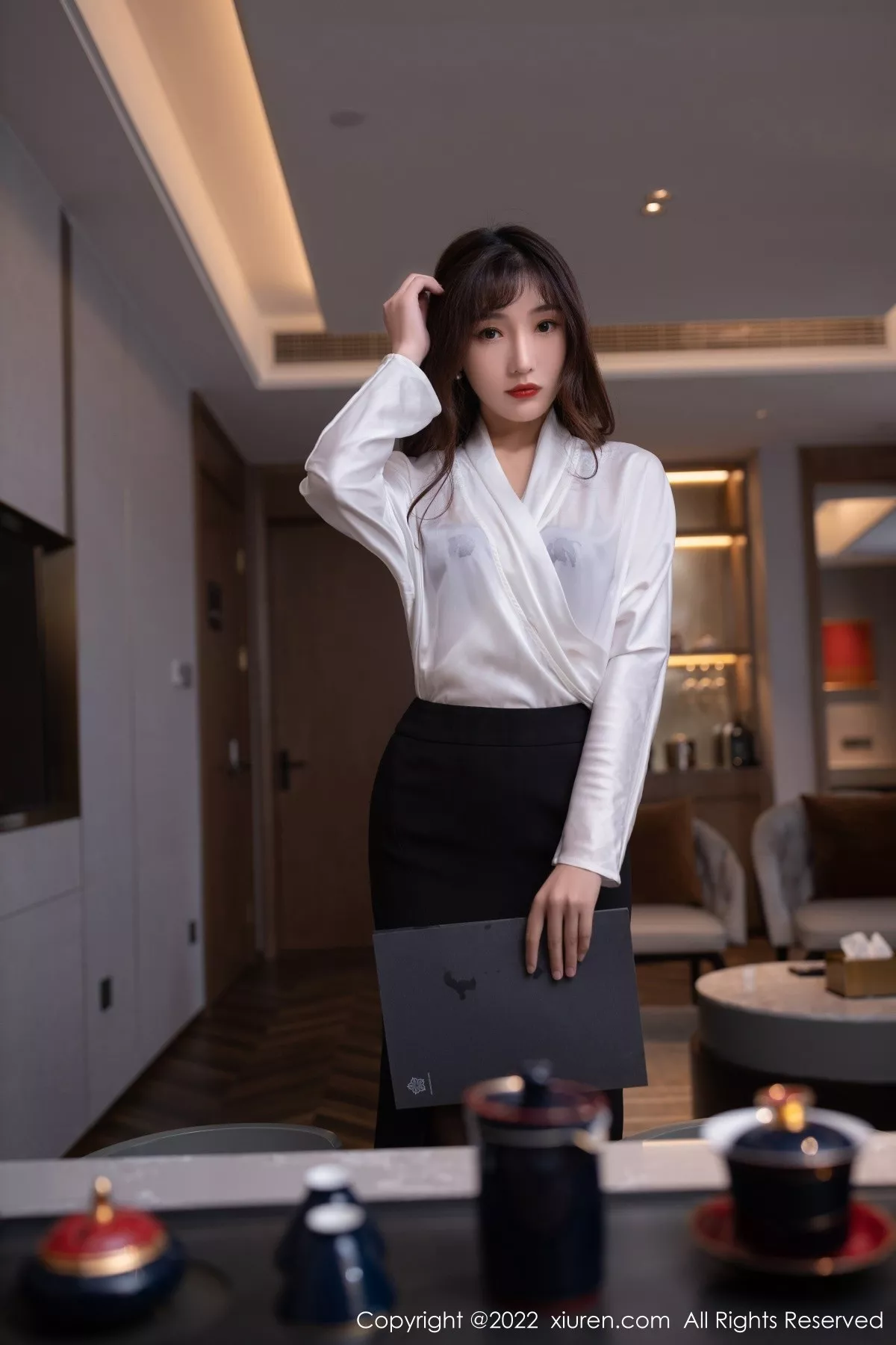 秀人集.com_[XiuRen秀人网]No.5564_模特陆萱萱性感白T配短裙半脱露紫色蕾丝内衣超薄黑丝诱惑写真80P