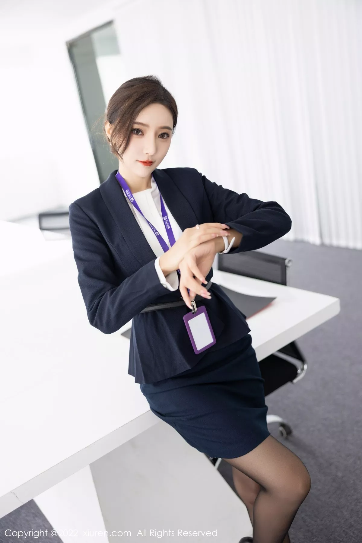 秀人集.com_[XiuRen秀人网]No.5563_女神王馨瑶yanni脱OL职业装露性感灰色内衣配超薄黑丝诱惑写真80P