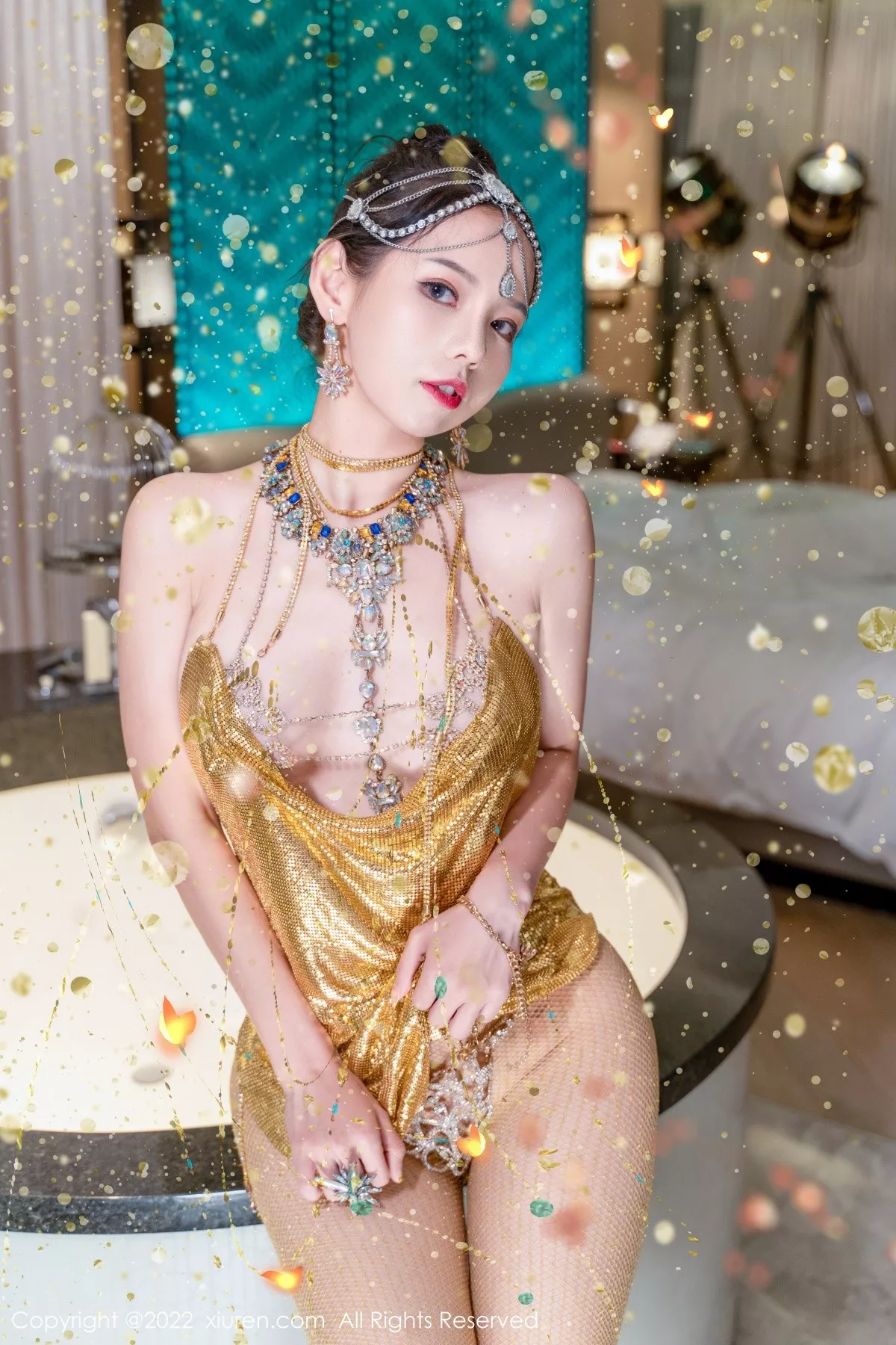 秀人集.com_[XiuRen秀人网]No.5559_模特大美妞儿黄金甲主题性感情趣吊带真空秀豪乳翘臀诱惑写真62P