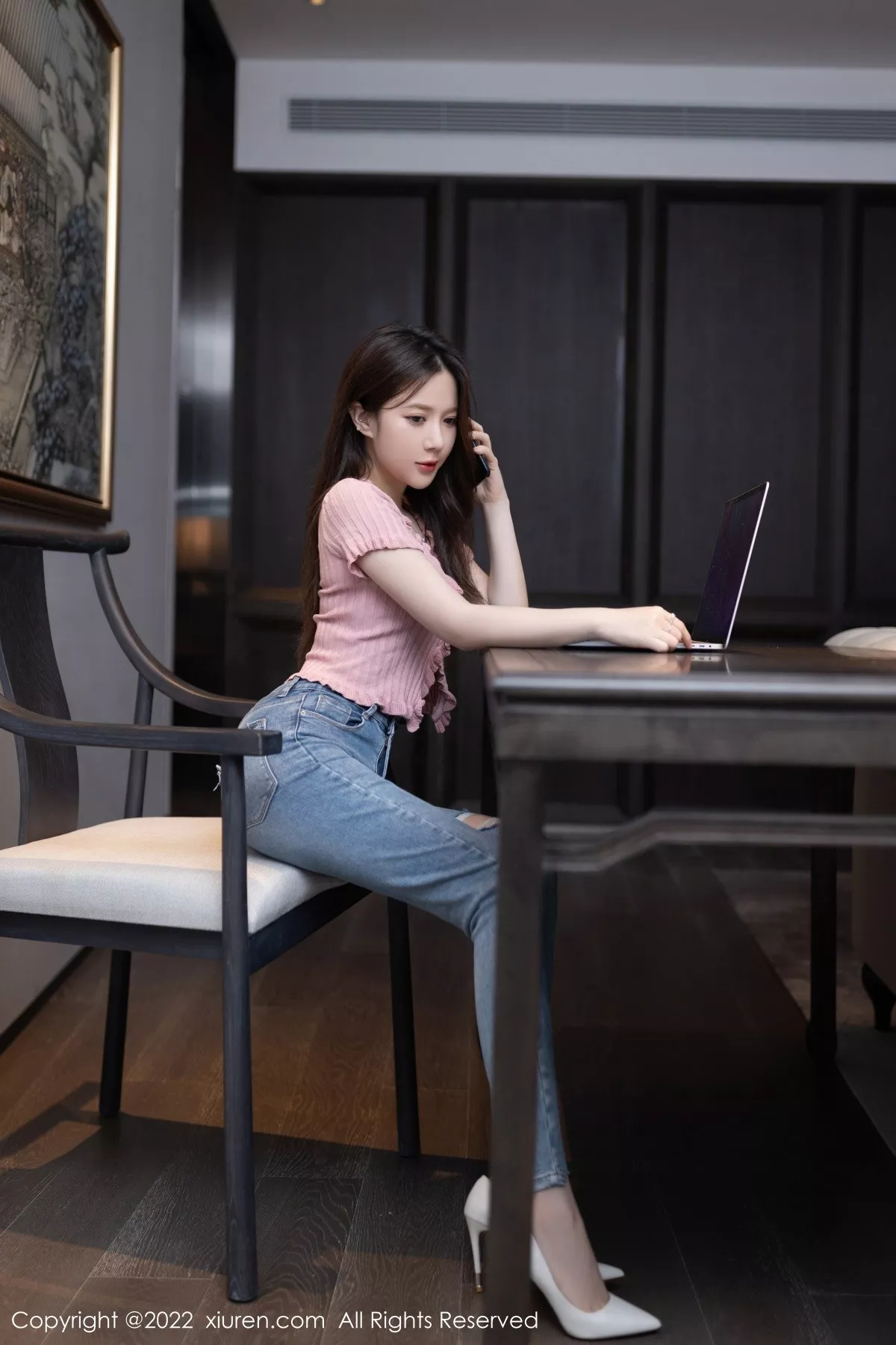 秀人集.com_[XiuRen秀人网]No.5570_模特鱼子酱Fish云南旅拍粉色上衣配牛仔裤秀完美身材诱惑写真80P