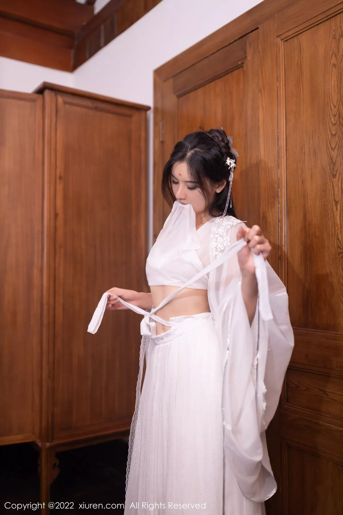 秀人集.com_[XiuRen秀人网]No.5573_模特就是阿朱啊嫦娥装扮中秋主题白色服饰秀曼妙身姿诱惑写真85P