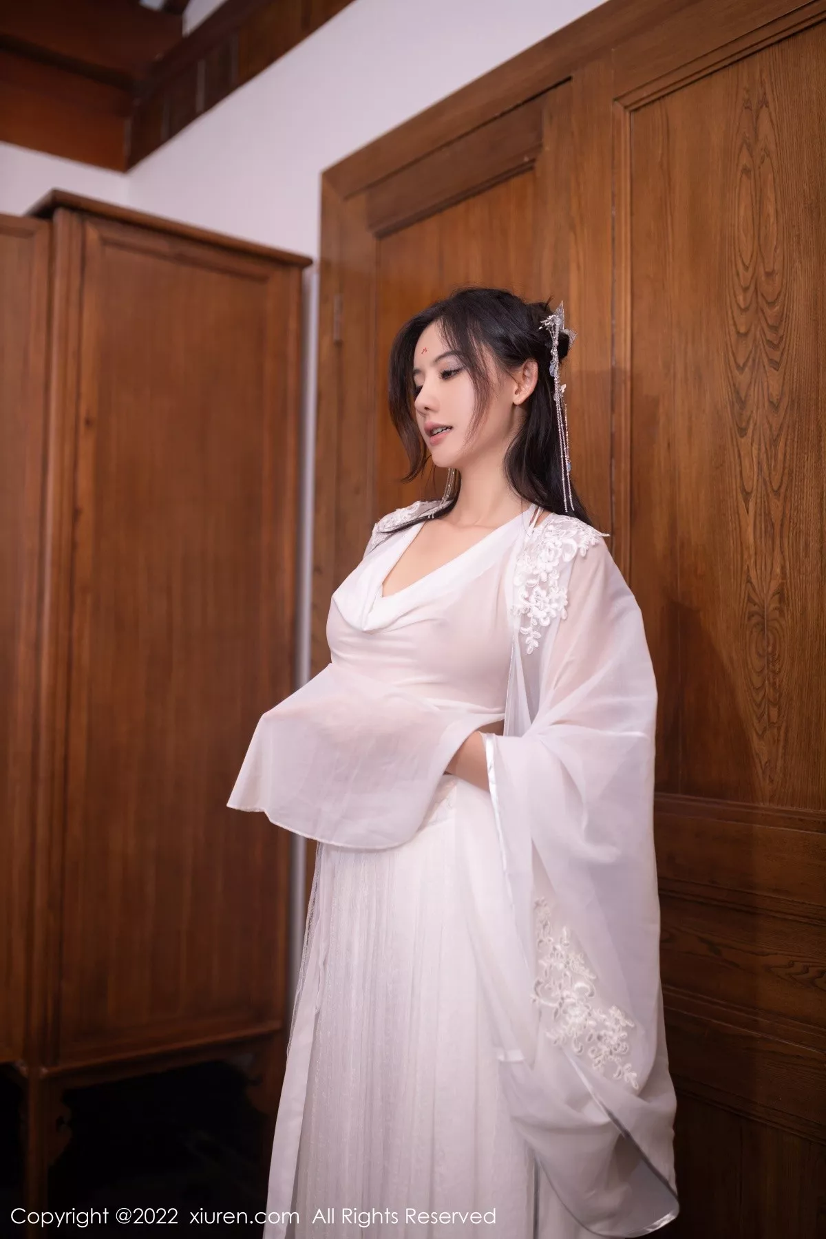 秀人集.com_[XiuRen秀人网]No.5573_模特就是阿朱啊嫦娥装扮中秋主题白色服饰秀曼妙身姿诱惑写真85P