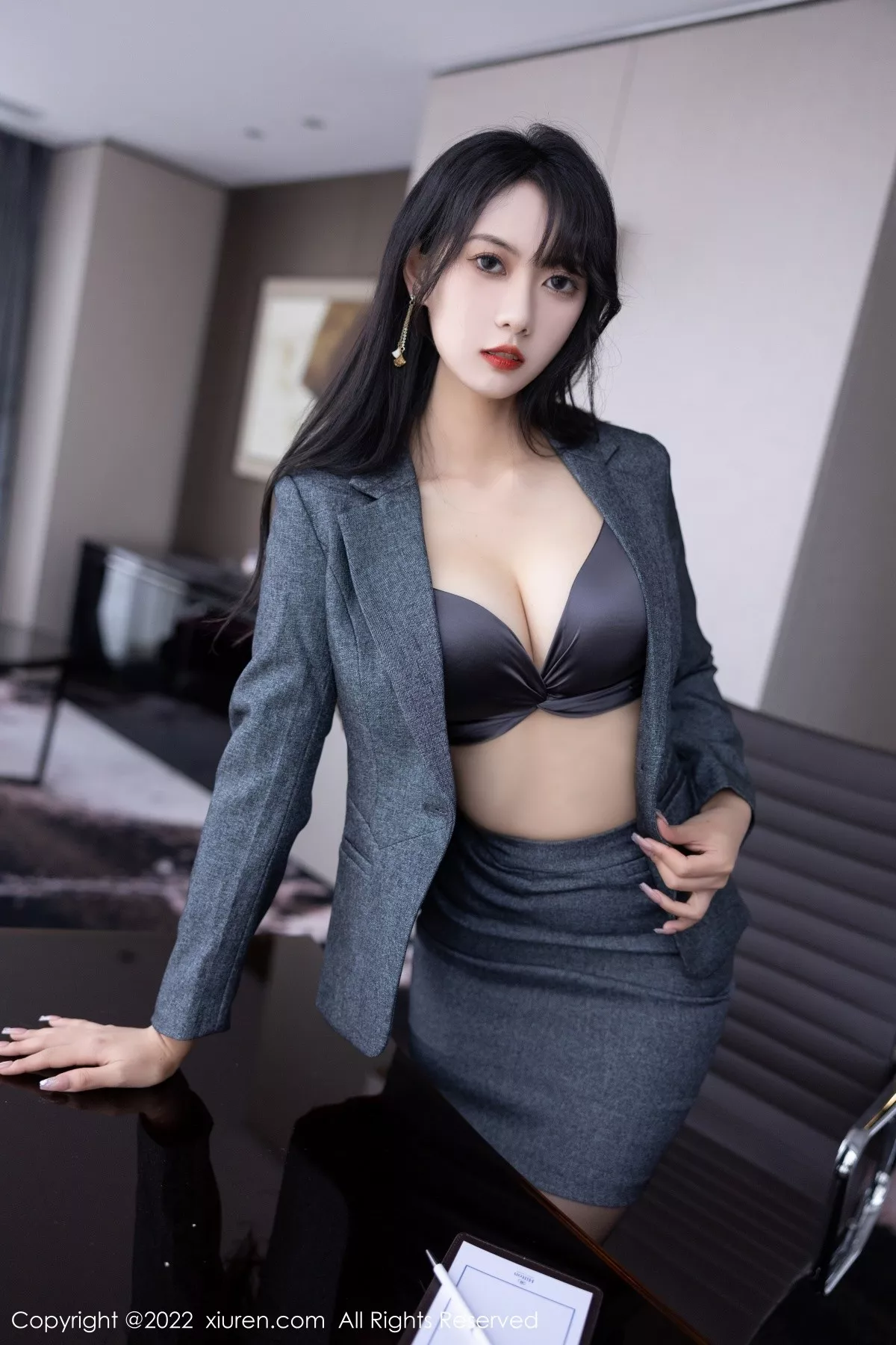 秀人集.com_[XiuRen秀人网]No.5575_新人模特林子遥灰色Ol制服装露性感内衣超薄黑丝撩人诱惑写真86P