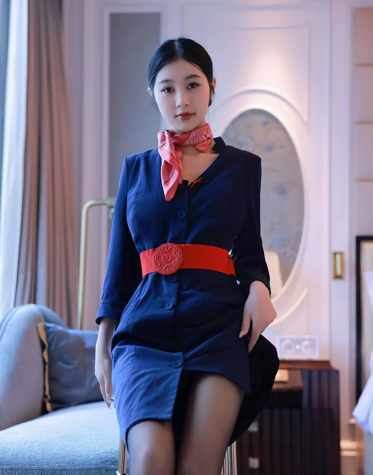 秀人集.com_[XiuRen秀人网]No.5579_模特谢晚晚澳门旅拍深蓝色空姐制服半脱露蕾丝内衣诱惑写真61P