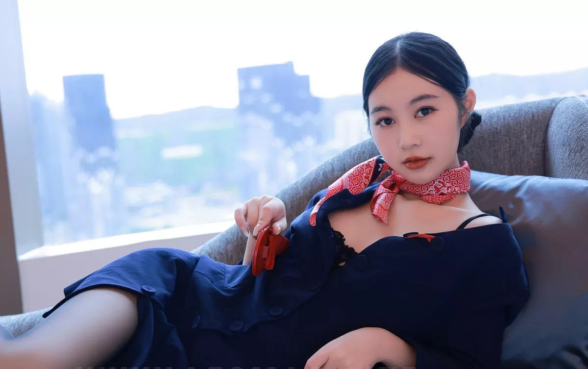 秀人集.com_[XiuRen秀人网]No.5579_模特谢晚晚澳门旅拍深蓝色空姐制服半脱露蕾丝内衣诱惑写真61P