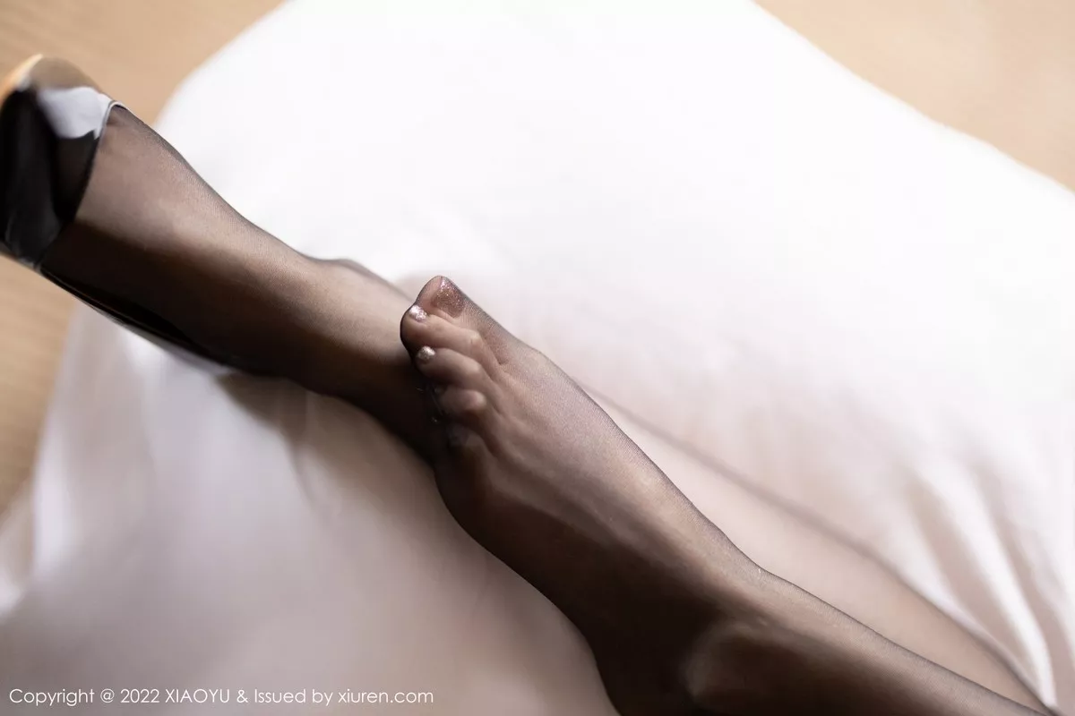 秀人集.com_[XiaoYu画语界]Vol.863_模特梦心玥脱性感深色职业装露蕾丝内衣超薄黑丝完美诱惑写真101P