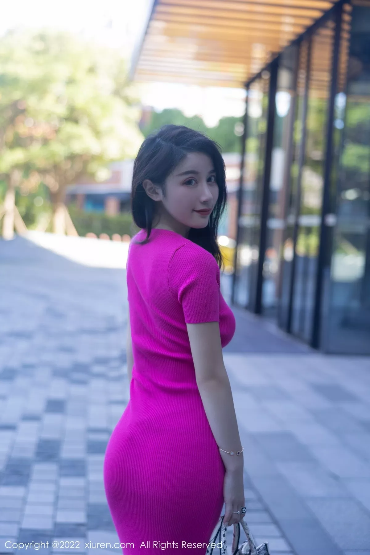 秀人集.com_[XiuRen秀人网]No.5582_模特美七Mia西双版纳旅拍性感粉红连衣长裙秀惹火身材诱惑写真81P