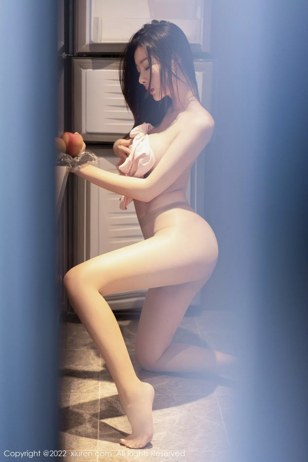 秀人集.com_[XiuRen秀人网]No.5593_模特是小逗逗粉色真空上衣配白短裤半脱露超薄无内肉丝诱惑写真77P