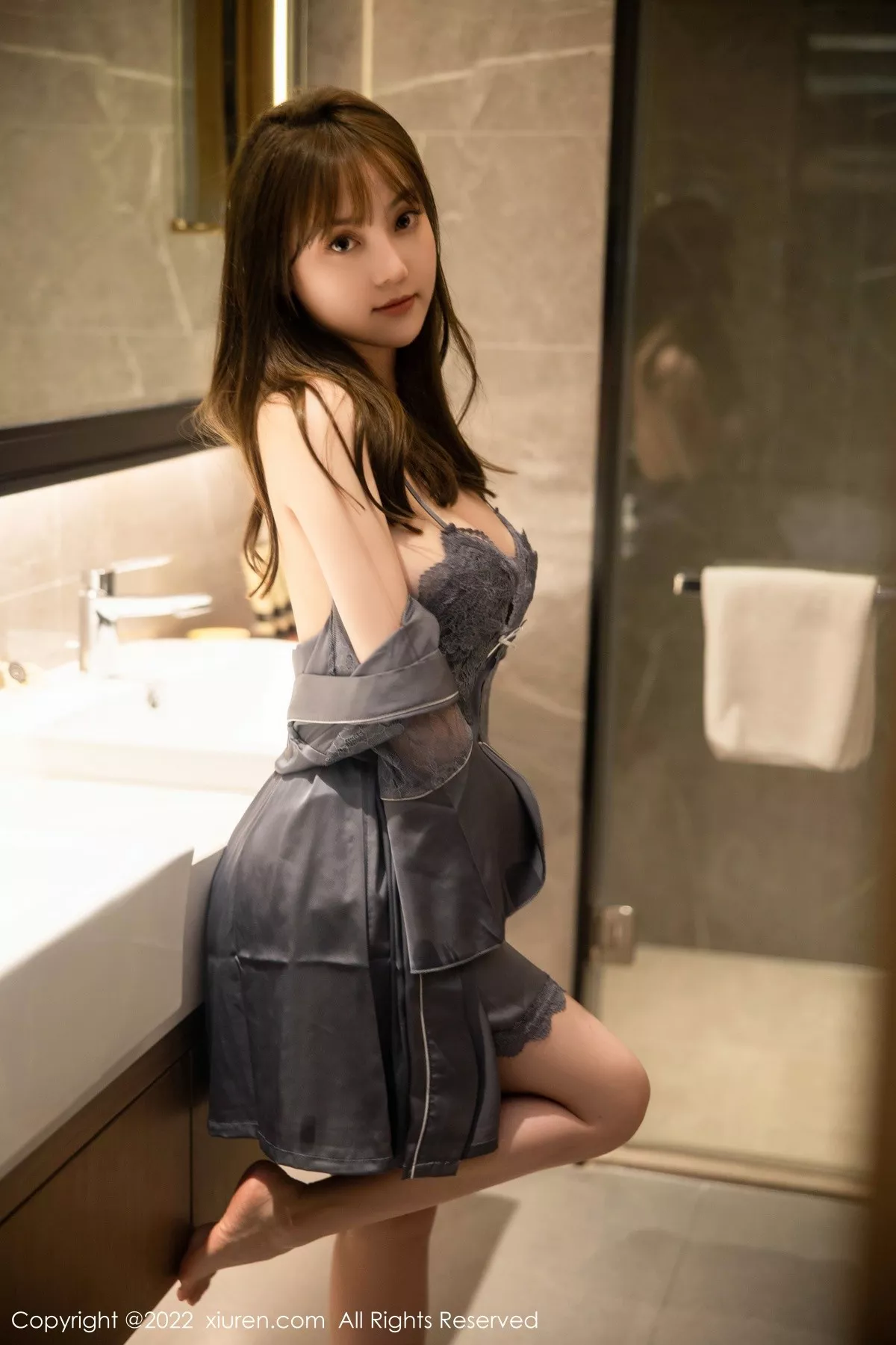 秀人集.com_[XiuRen秀人网]No.5596_模特豆瓣酱浴室场景性感灰色轻透睡裙露傲人豪乳惹火诱惑写真82P