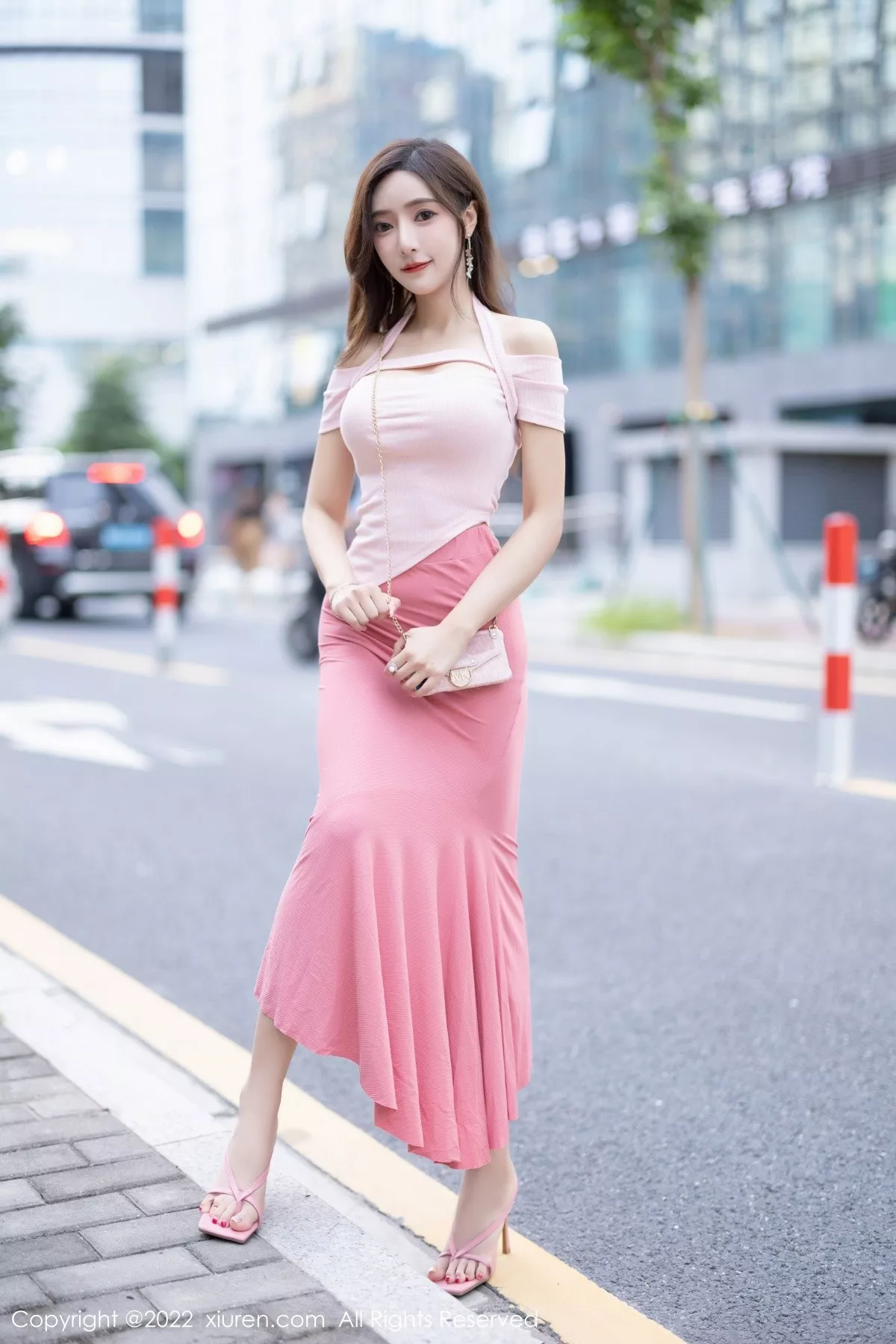 秀人集.com_[XiuRen秀人网]No.5601_女神王馨瑶yanni脱粉色长裙露性感蕾丝内裤秀惹火身材诱惑写真78P