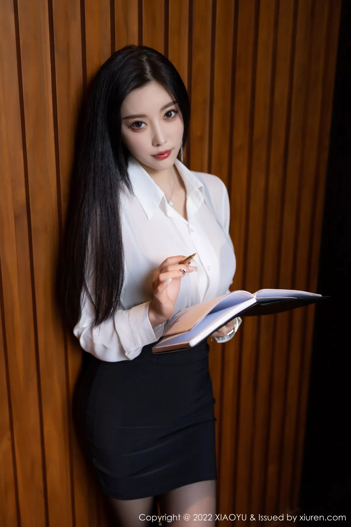 秀人集.com_[XiaoYu画语界]Vol.865_女神杨晨晨Yome杭州旅拍白T配黑短裙半脱露无内黑丝诱惑写真90P