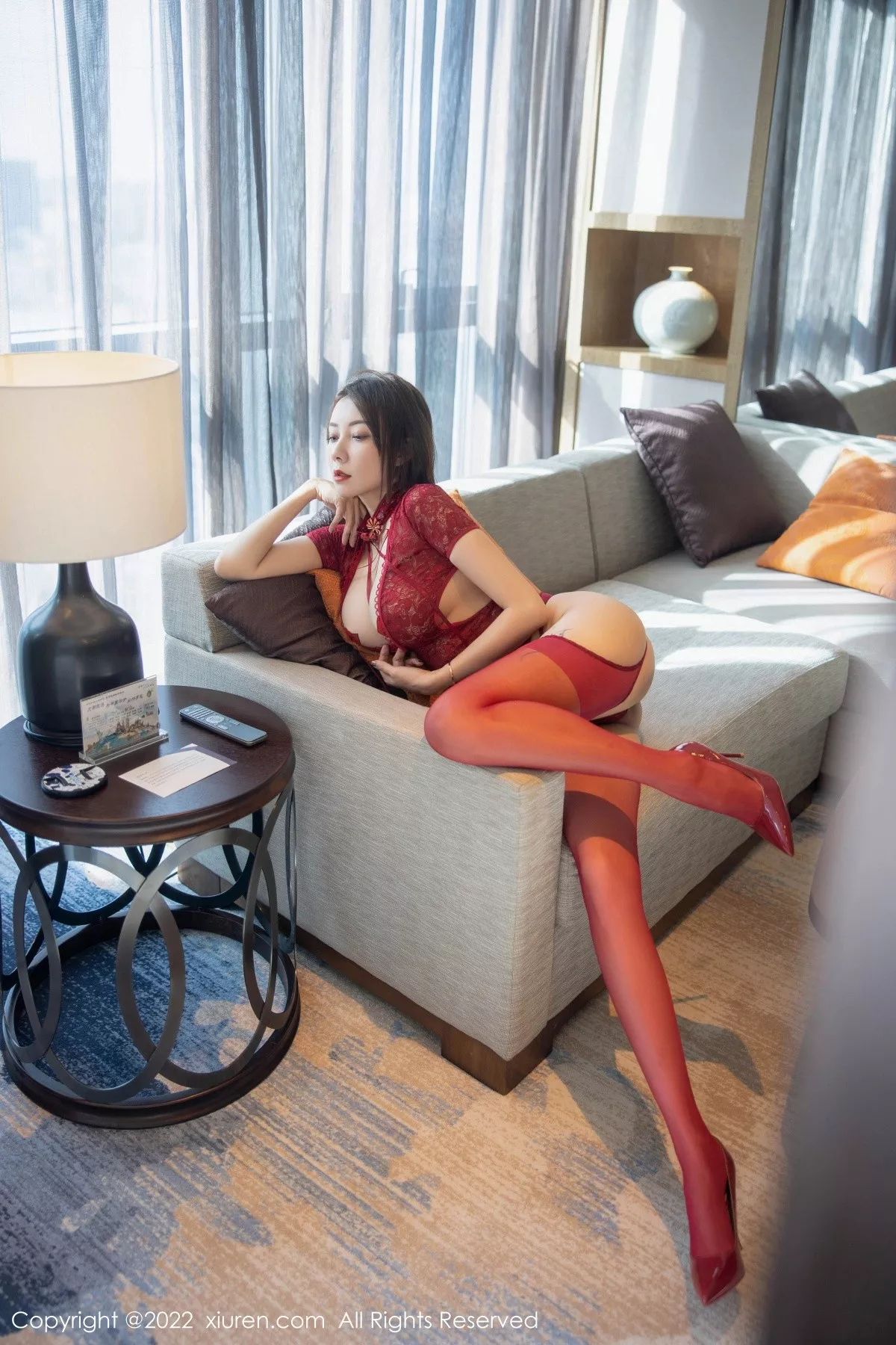 秀人集.com_[XiuRen秀人网]No.5605_御姐果儿Victoria大理旅拍红色轻透薄纱服饰秀凹凸身材诱惑写真77P