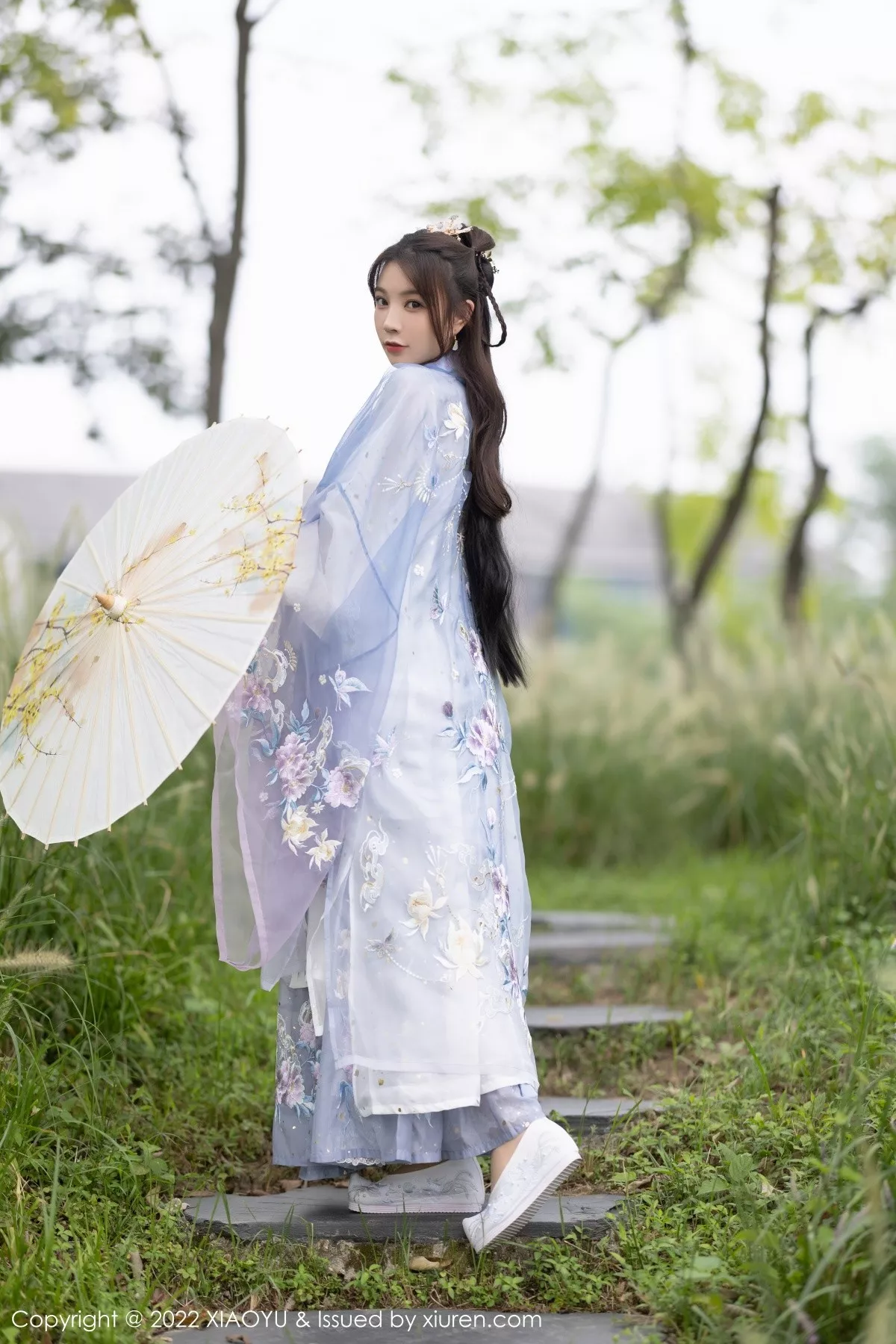 秀人集.com_[XiaoYu画语界]Vol.866_女神徐莉芝Booty杭州旅拍浅紫色古装服配超薄无内肉丝诱惑写真94P