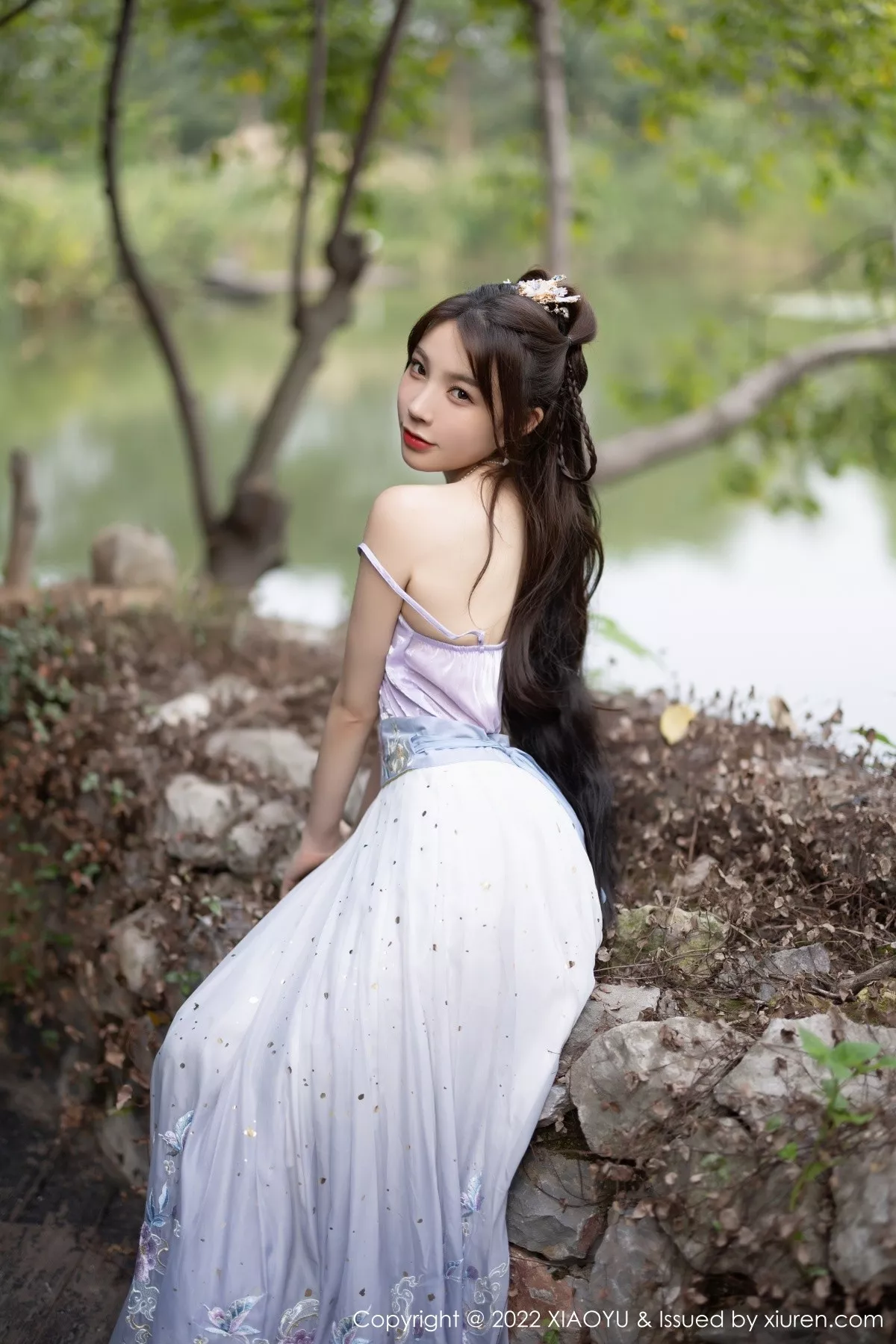 秀人集.com_[XiaoYu画语界]Vol.866_女神徐莉芝Booty杭州旅拍浅紫色古装服配超薄无内肉丝诱惑写真94P