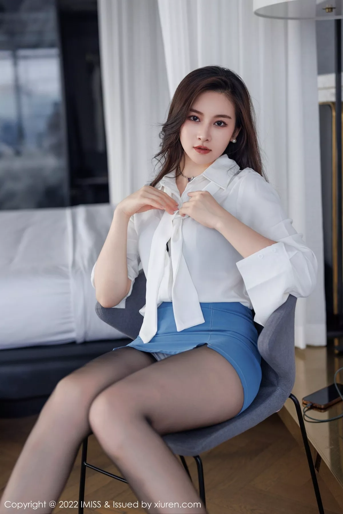 秀人集.com_[IMISS爱蜜社]Vol.700_美女Vanessa性感白T配蓝短裙露蕾丝内衣配超薄黑丝诱惑写真68P